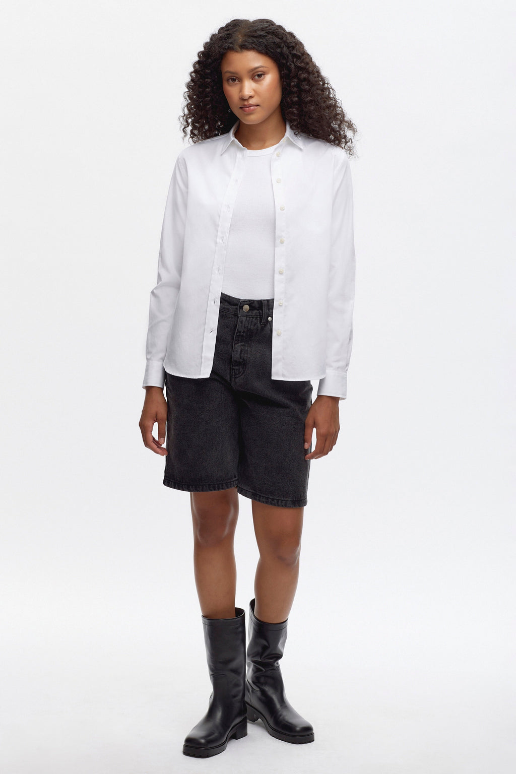 Inari is 5'10, is a regular XS and is wearing a XS.