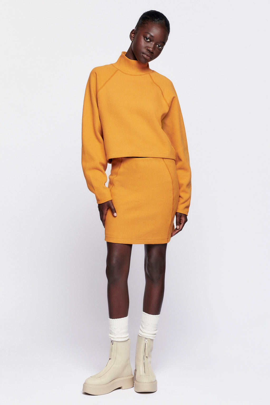 Nevine is 5'9 ft, a regular size S, and wearing size S.