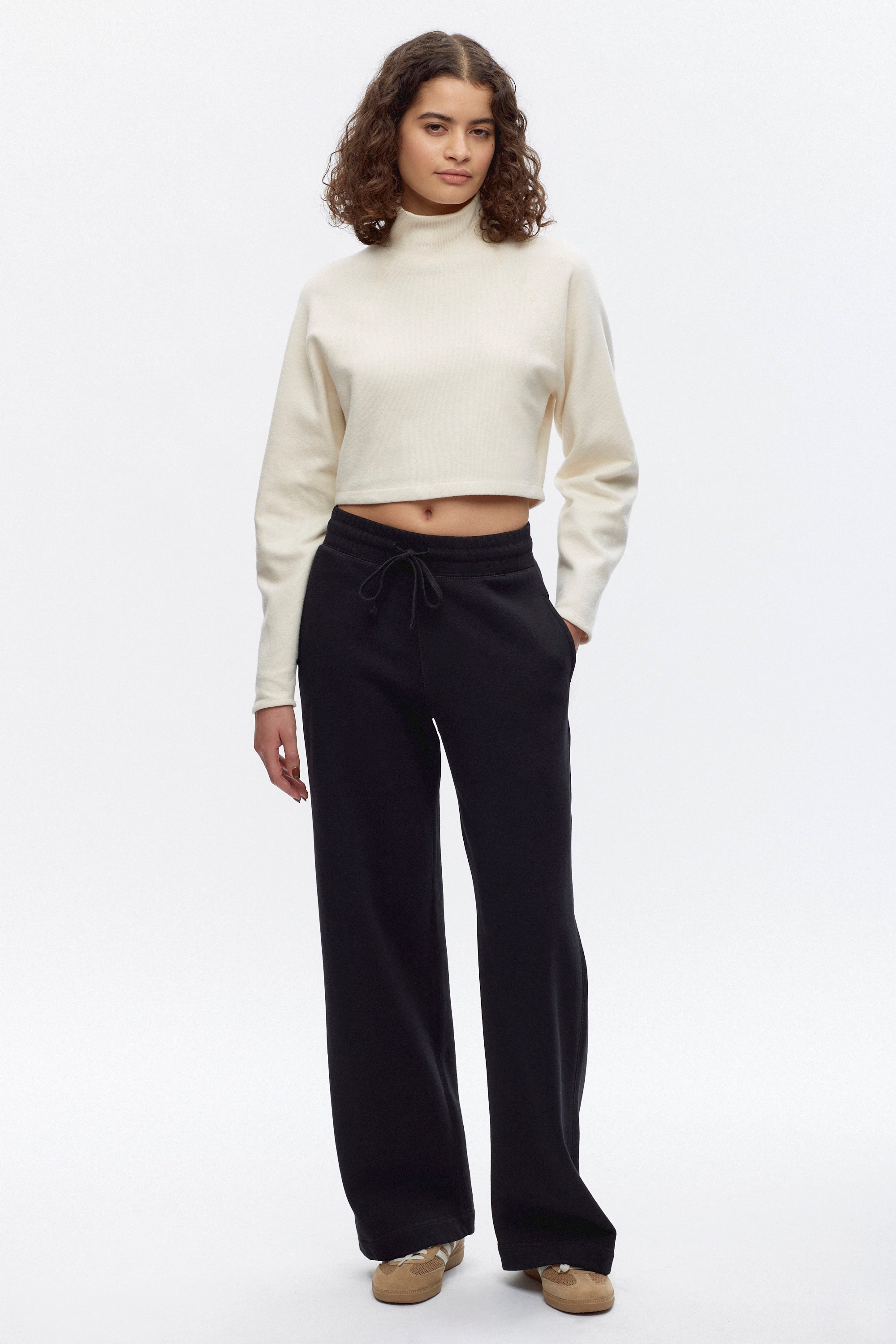 Elizabeth is 5ft 9in, a regular size S and is wearing a S.