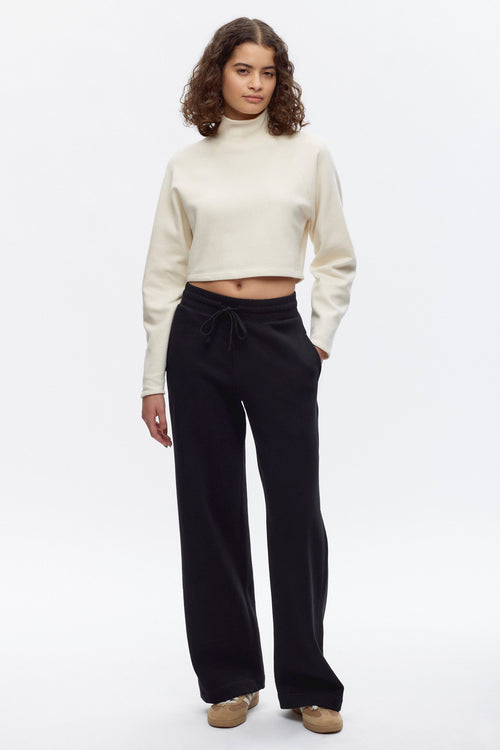 Elizabeth is 5ft 9in, a regular size S and is wearing a S.