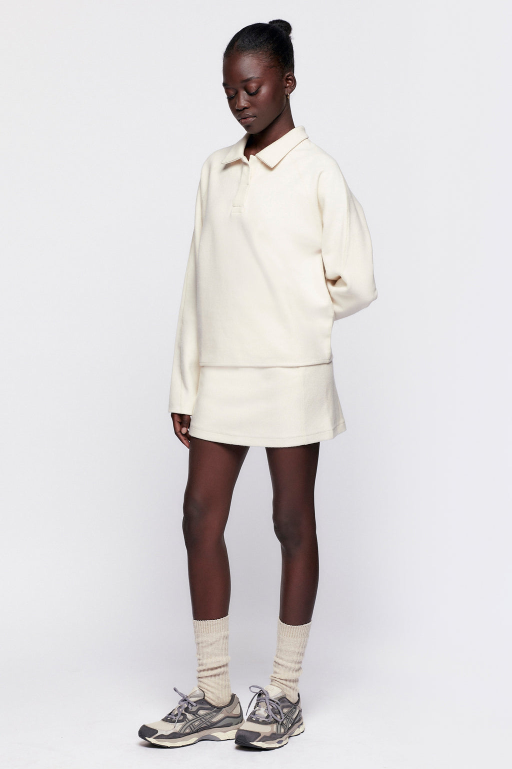 Nevine is 5'9 ft, a regular size S, and wearing size S.