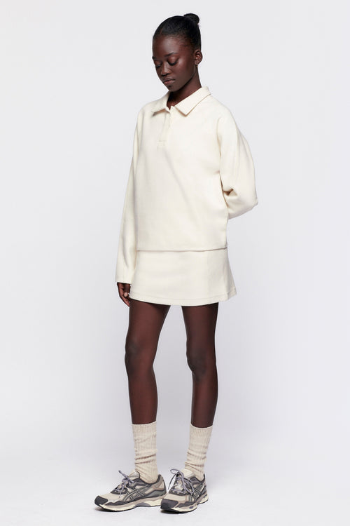 Nevine is 5'9 ft, a regular size S, and wearing size S.