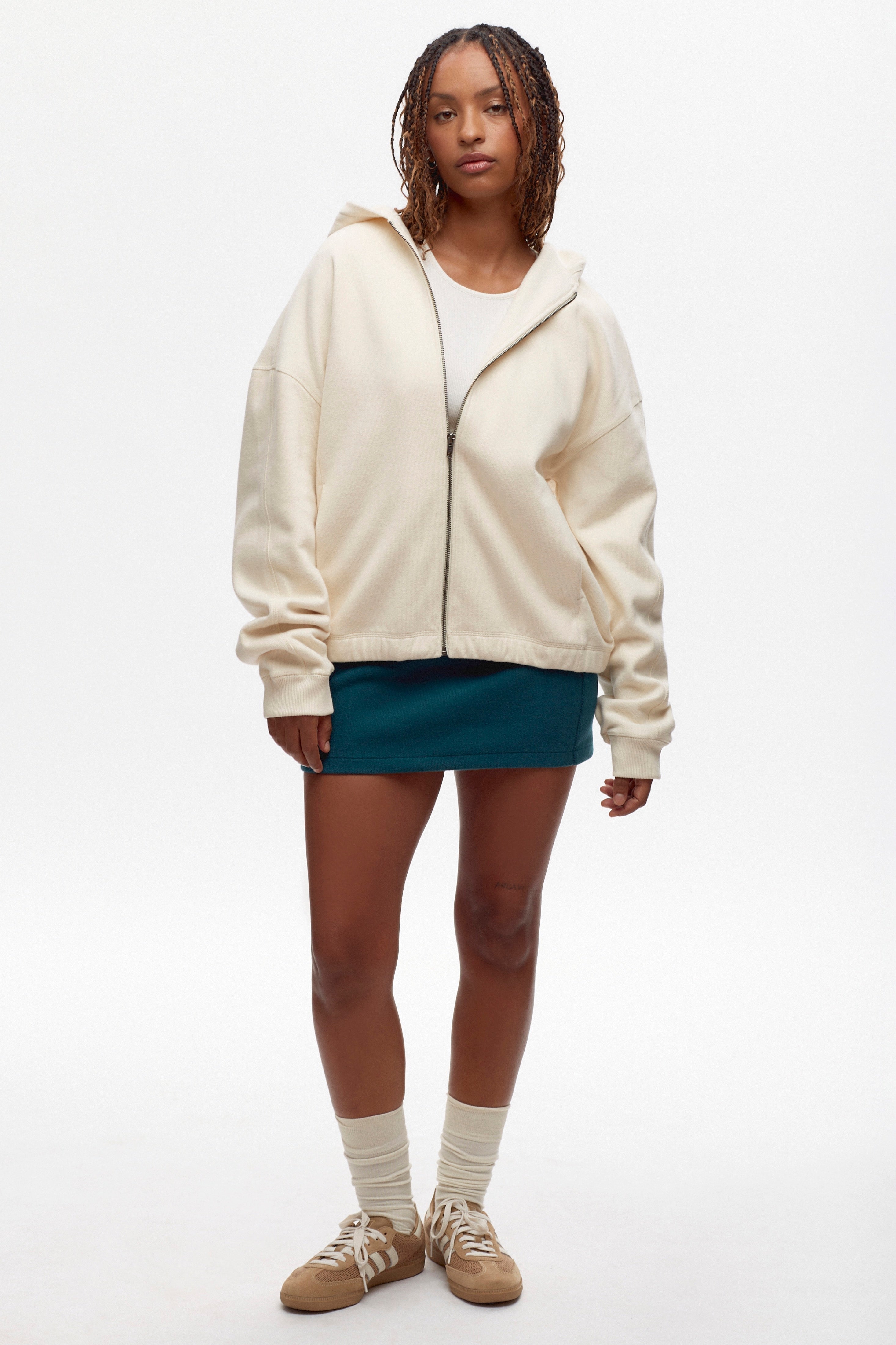 Orit is 5'6" is a regular S, and is wearing a S. 