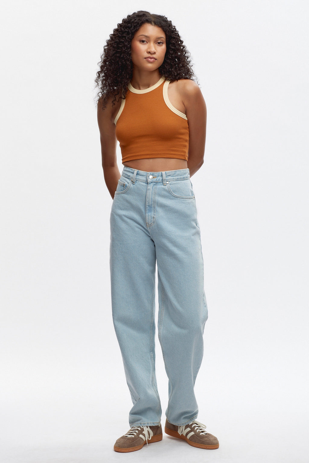 Inari is 5'10 is a regular XS and is wearing an XS.