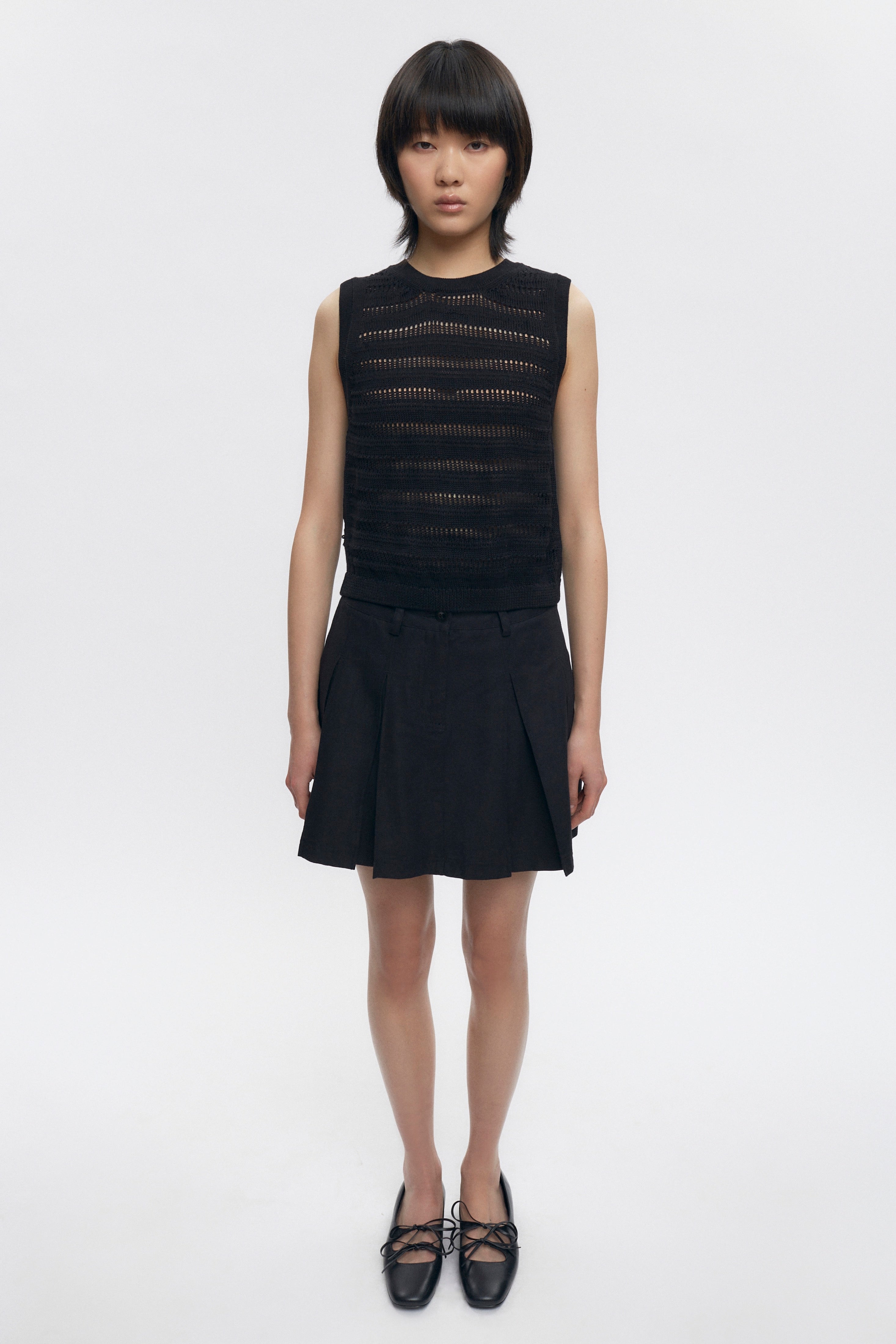 Kat is 5’18” is a regular 4 and is wearing a 4.