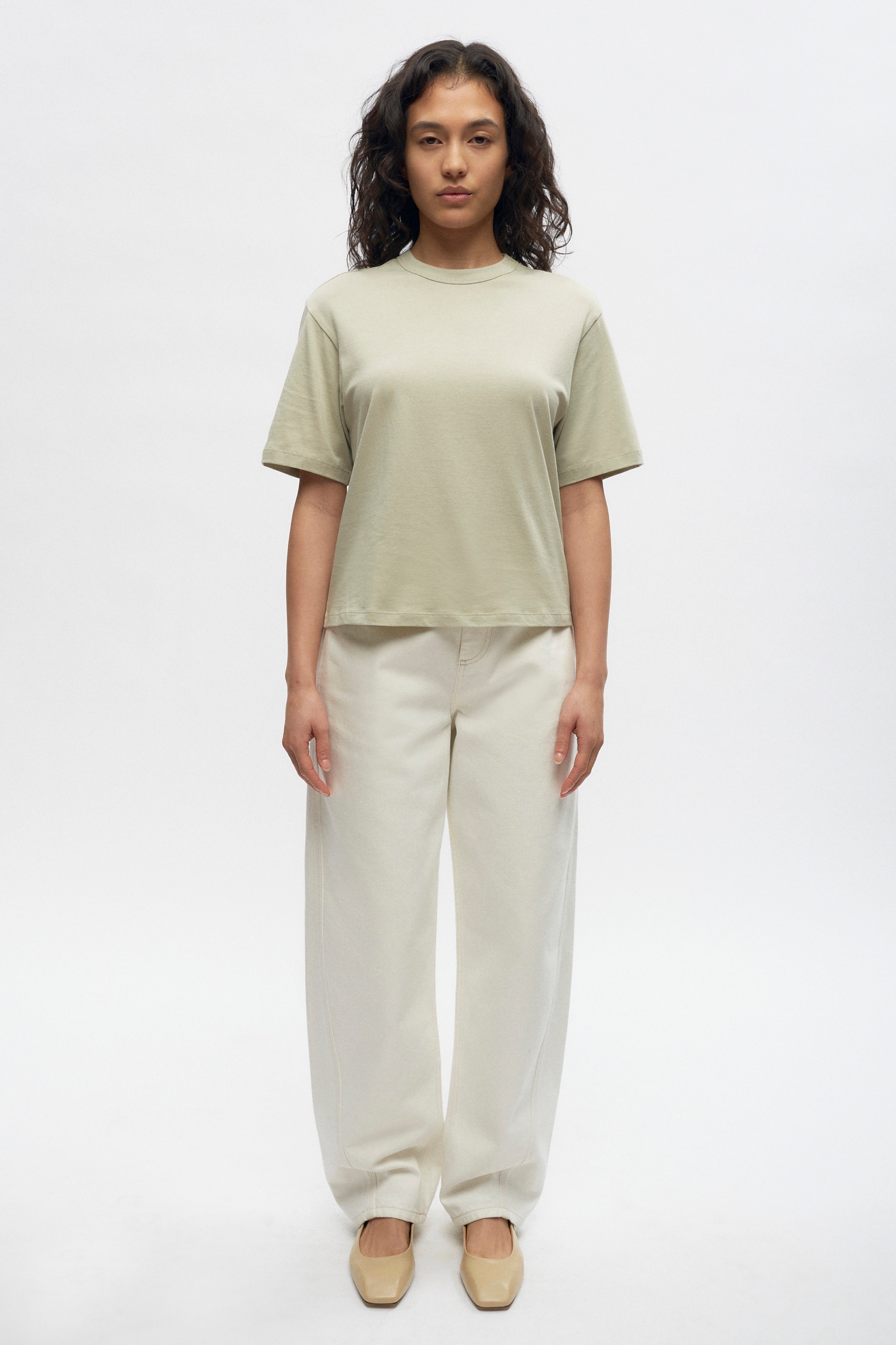 Zoe is 5’7" is a regular S and is wearing a S.