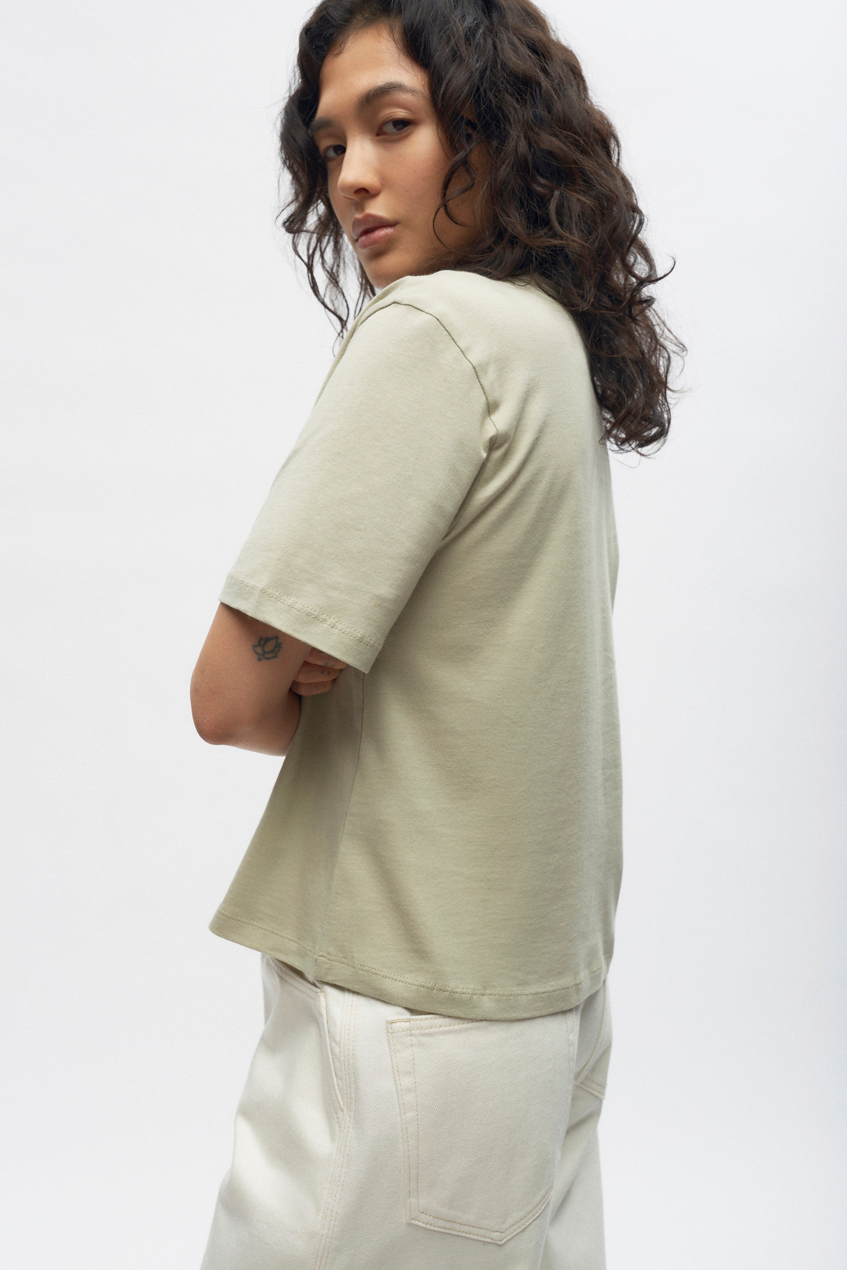 Women's Easy Crew in Dune Grass