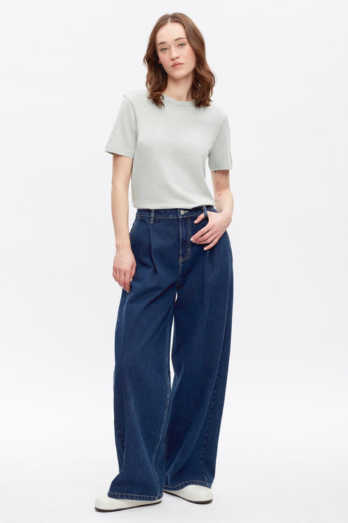 Elizabeth is 5ft 11in, a regular size S and wearing a S.