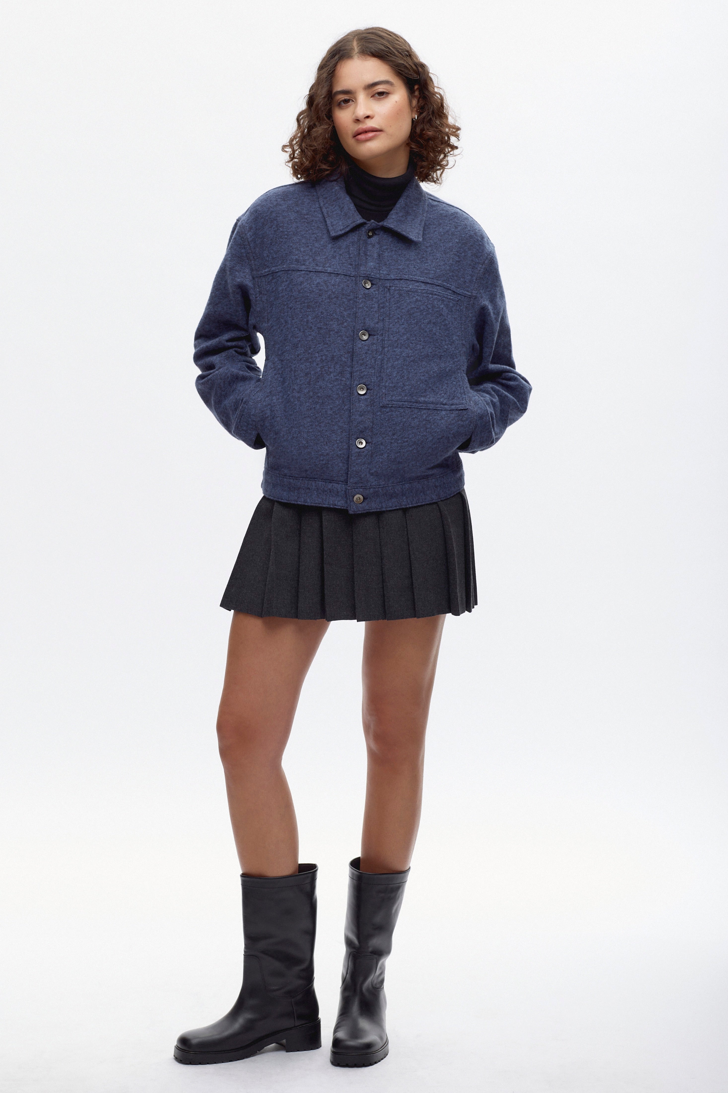 Elizabeth is 5'9, a regular XS and wearing an XS.