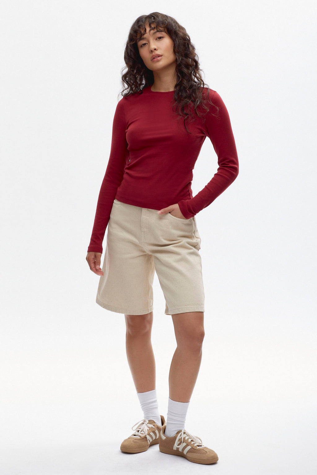 Zoe is 5'6 is a regular XS, and is wearing a S.