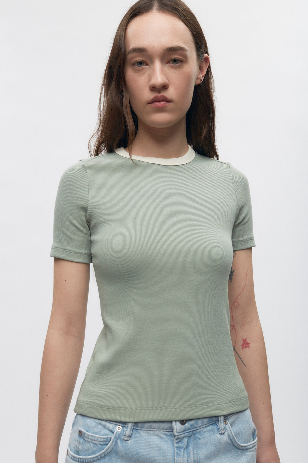 Elizabeth is 5’11" is a regular XS and is wearing a S.