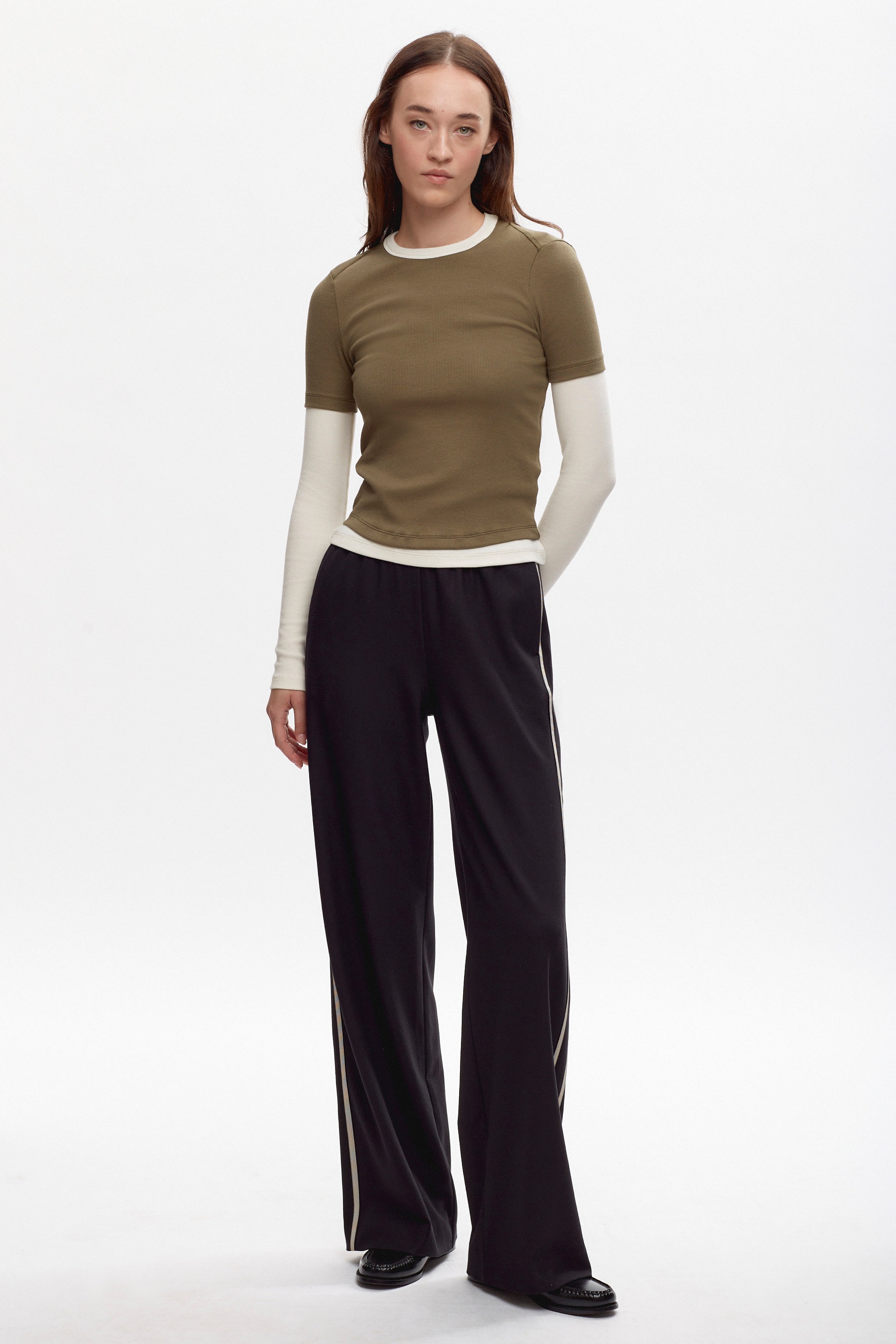 Elizabeth is 5'11" is a regular XS, and is wearing an XS.