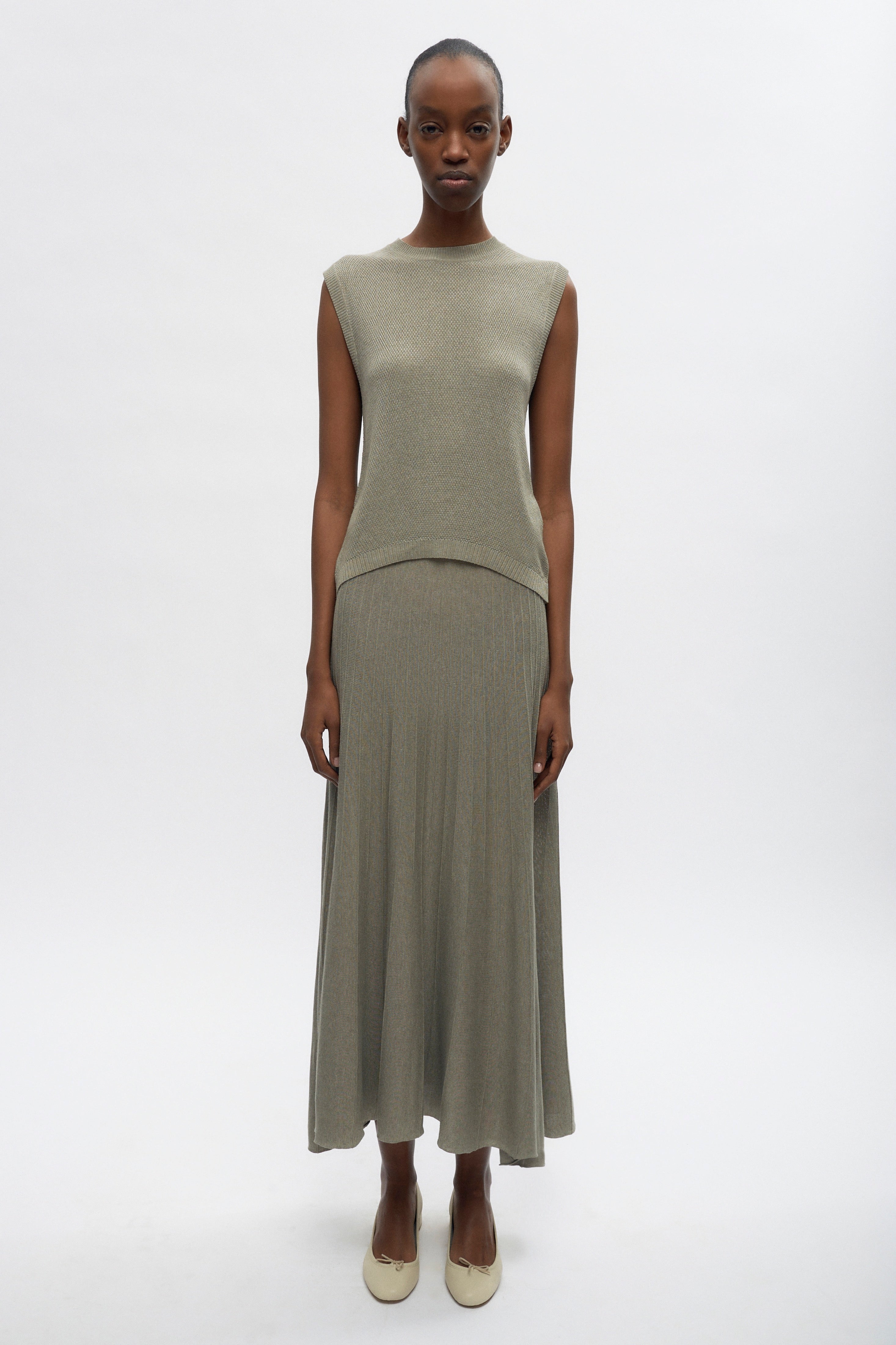 Rembo is 5ft 11in, a regular XS and wearing an S.