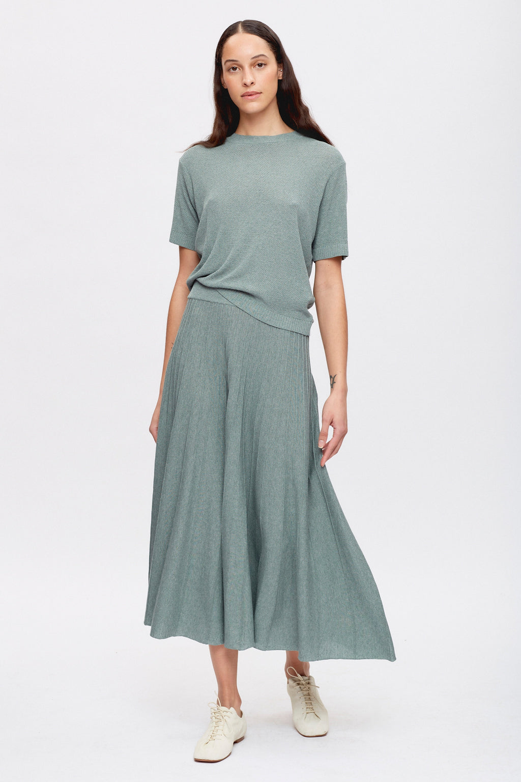 Aly is 5ft 9in, a regular size S and wearing a S.