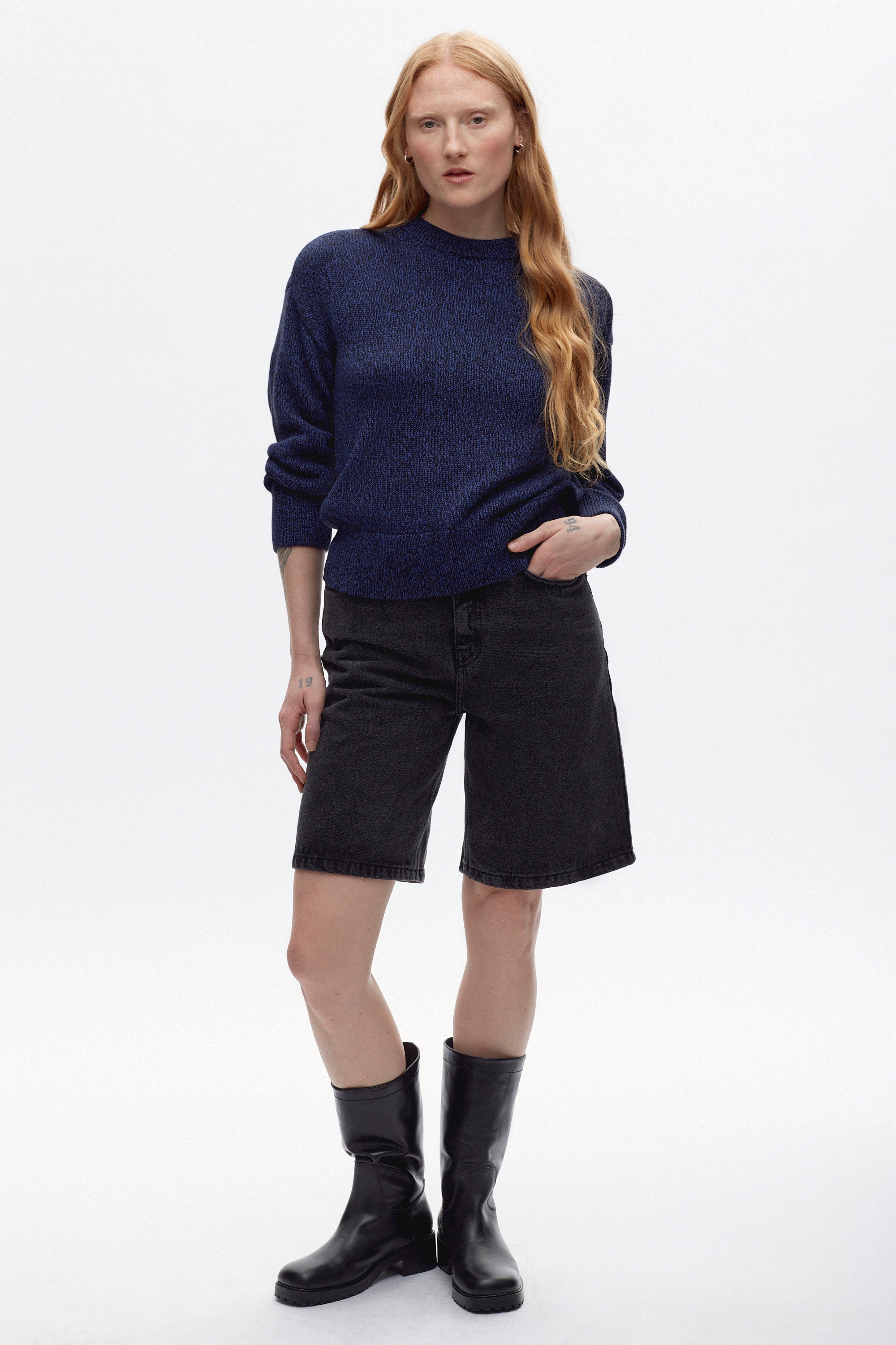 Kyla is 5'7 a regular S, and is wearing a S.