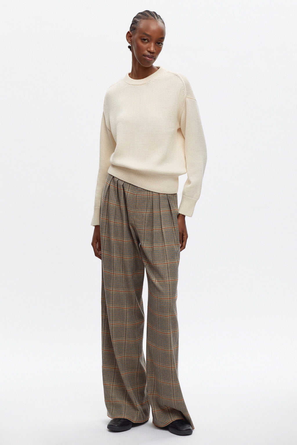 Rembo is 5'11, an XS and is wearing an XS