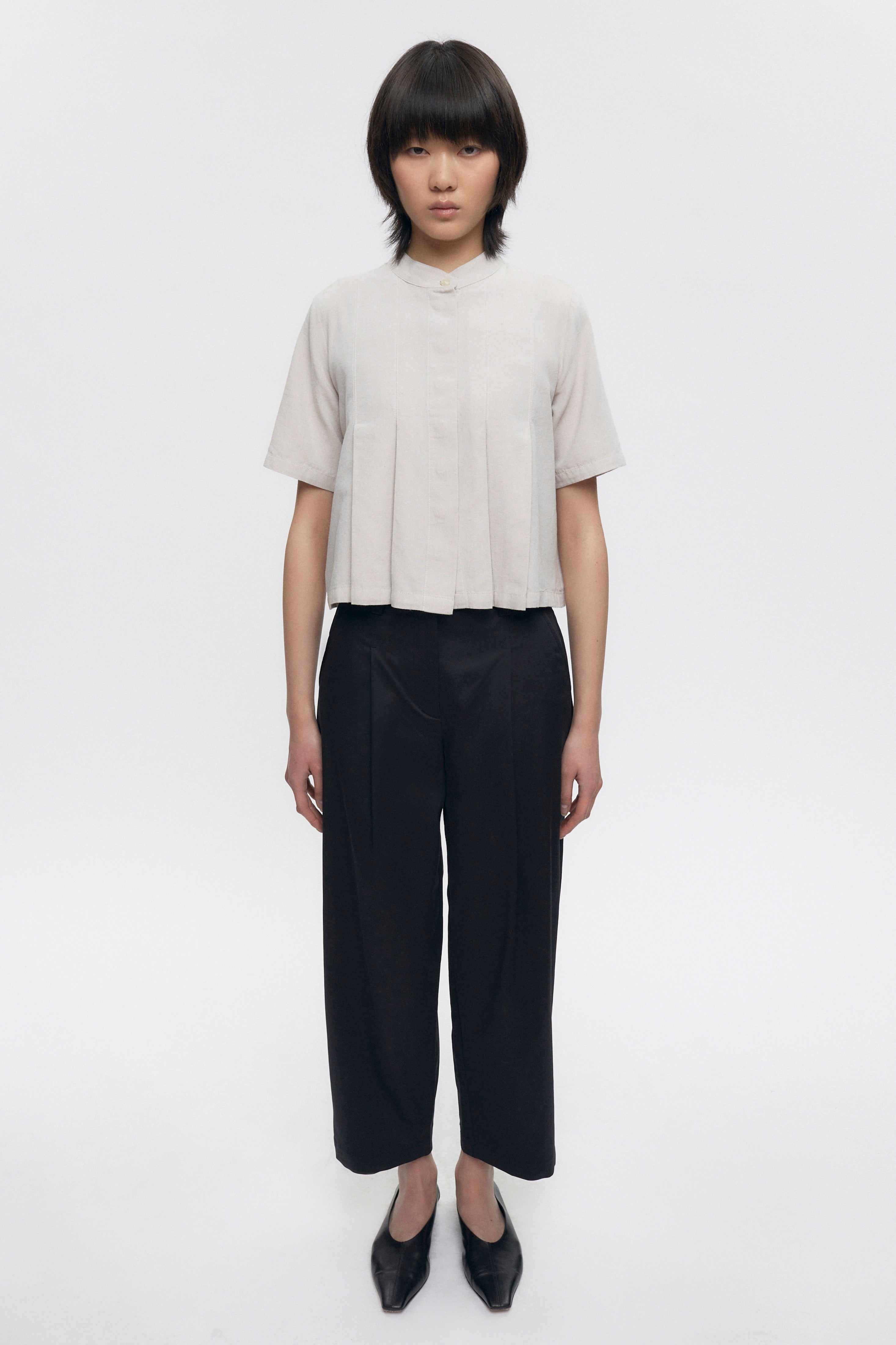 Kat is 5’18” is a regular 4 and is wearing a 4.