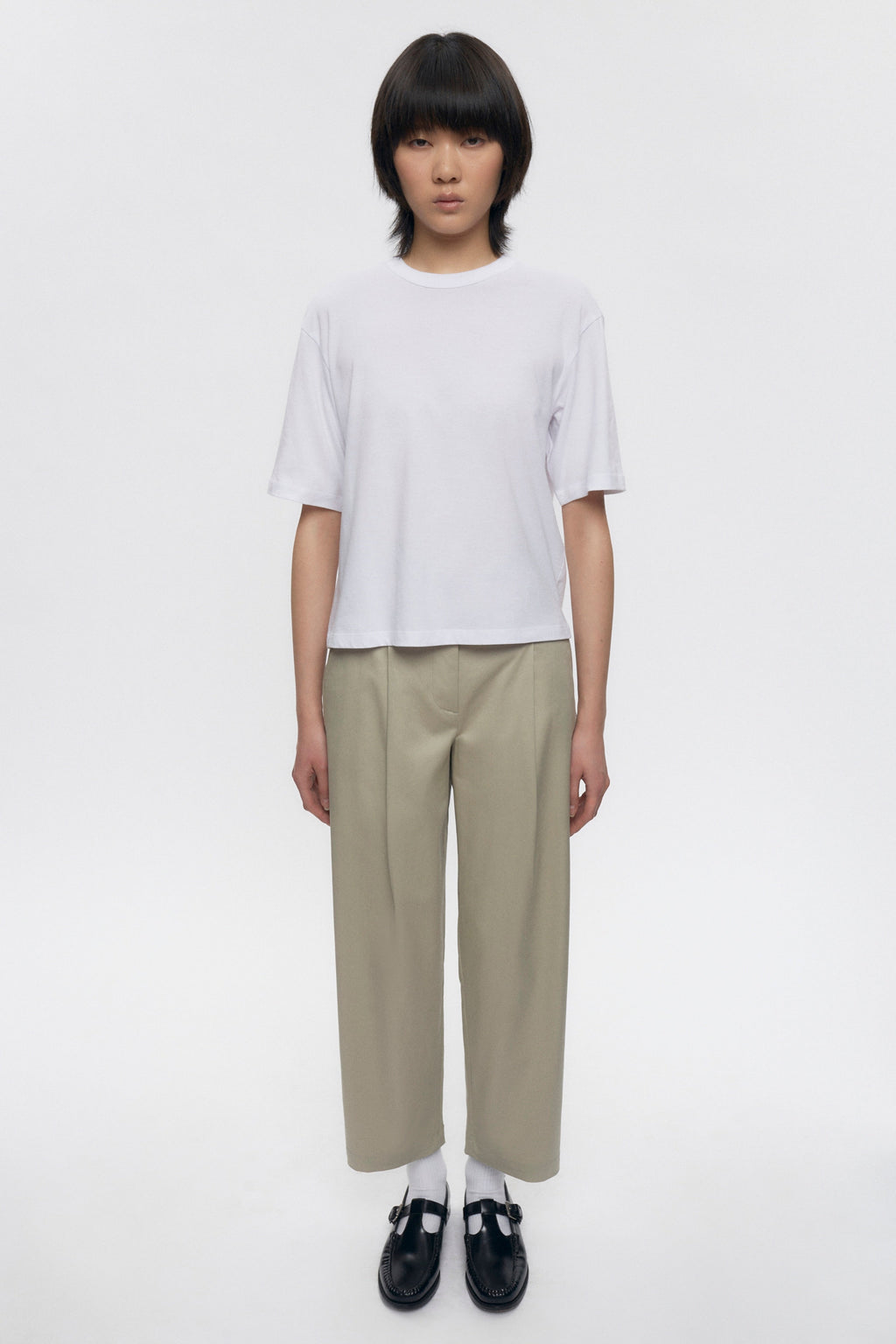 Kat is 5’18” is a regular 4 and is wearing a 4.