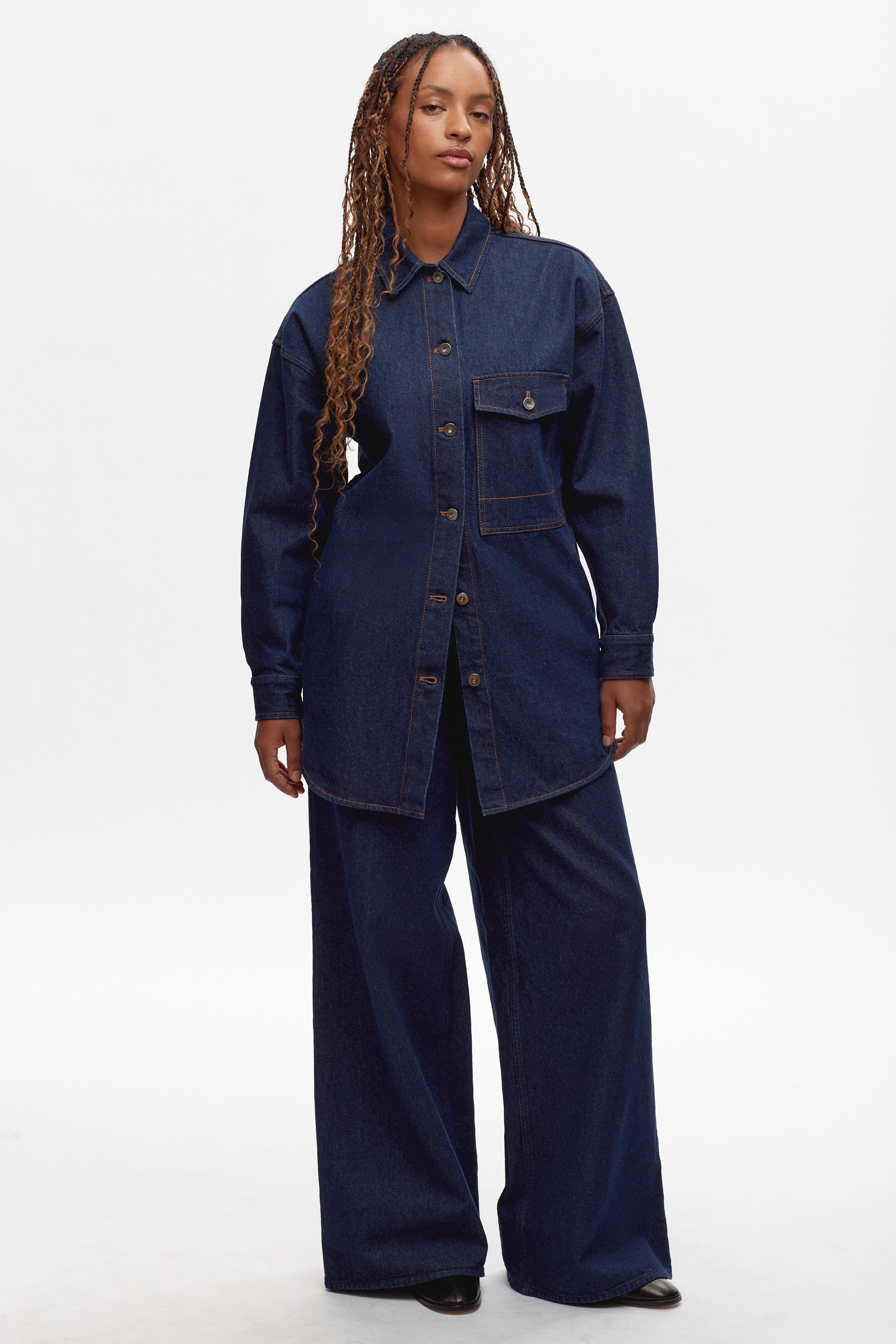 Orit is 5'6" is a regular S, and is wearing a S. 