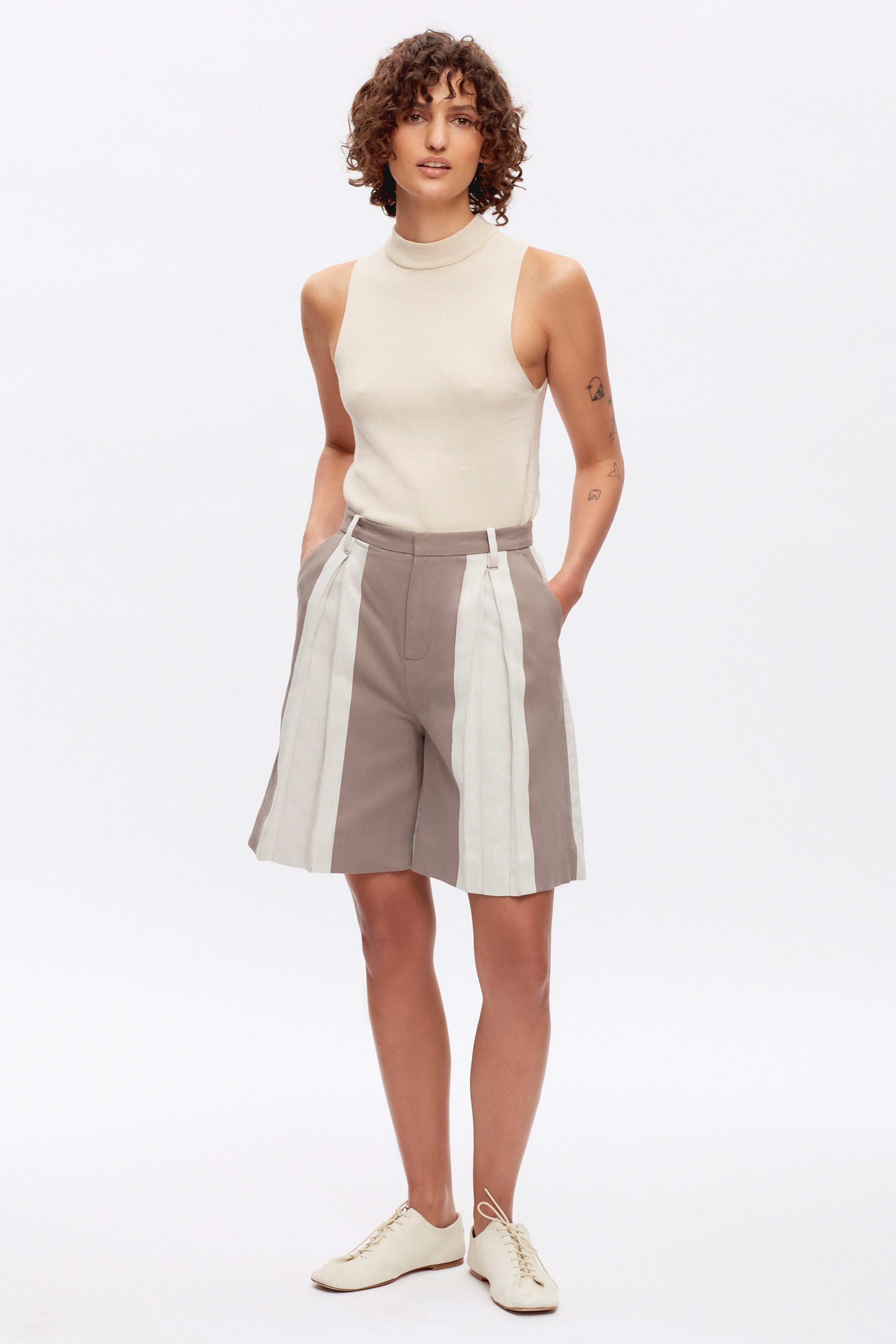 Francis is 5ft 9.5in, a regular size 25 and wearing a 26.