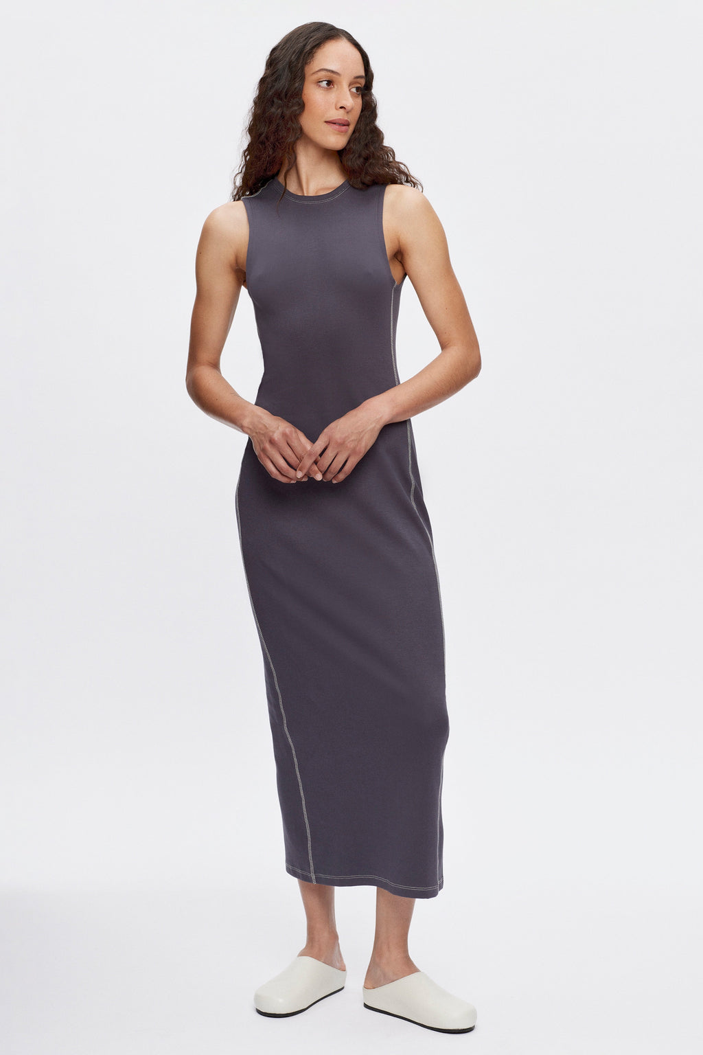 Aly is 5ft 9in, a regular size XS and wearing a XS.