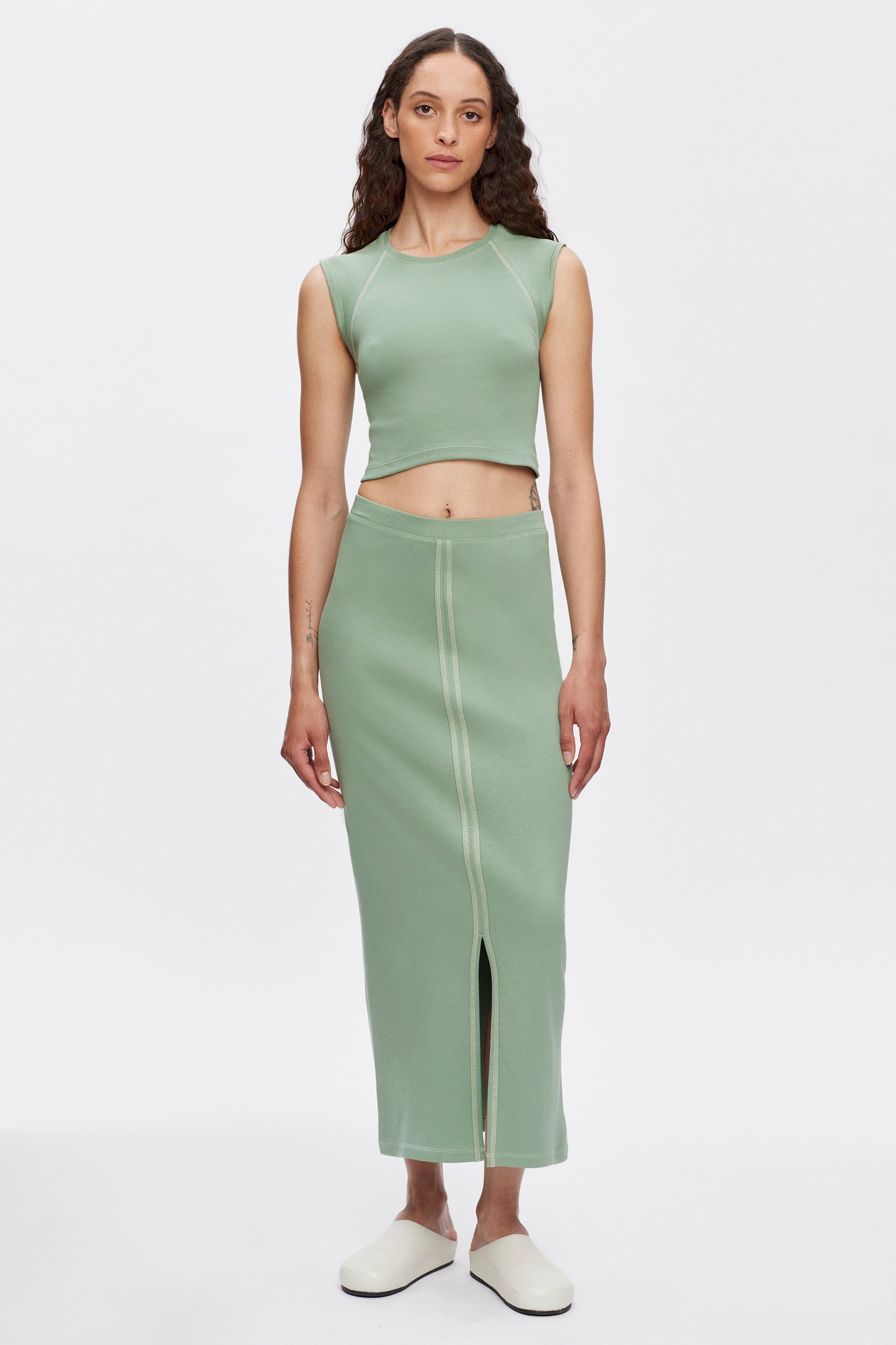 Aly is 5ft 9in, a regular size XS and wearing a S.