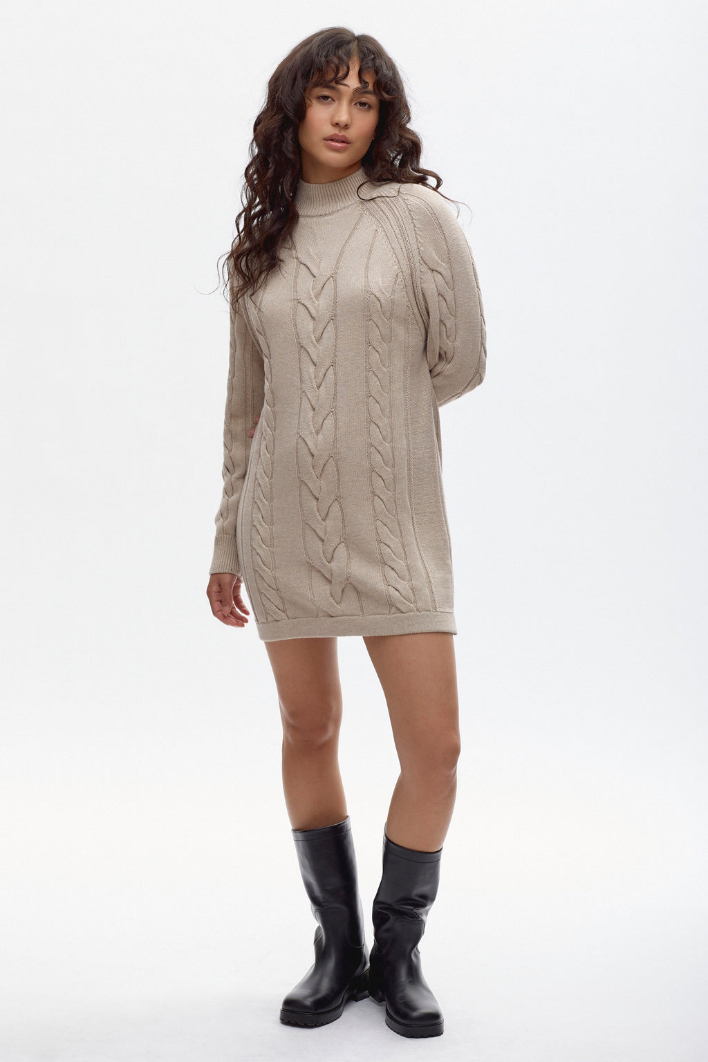 Zoe is 5'6, is a regular XS and is wearing an XS.