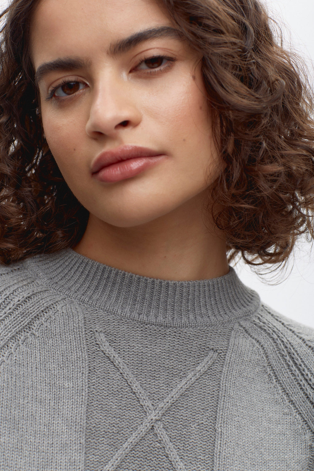 Women's Luxor Cable Sweater in Smoke Melange