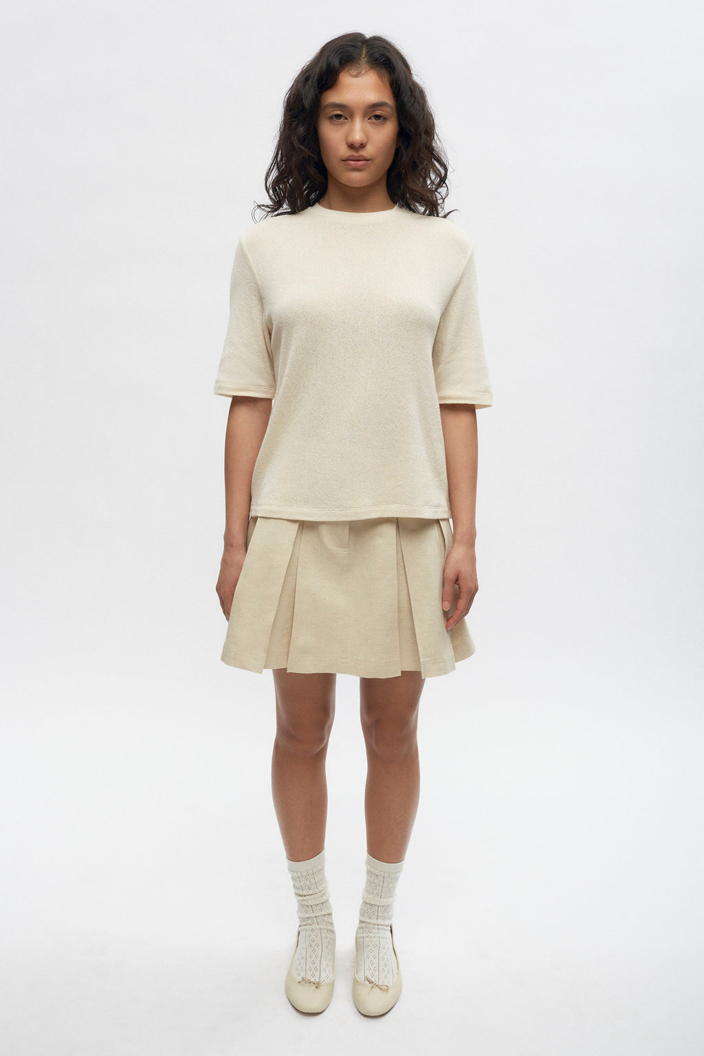 Zoe is 5’7" is a regular S and is wearing a S.