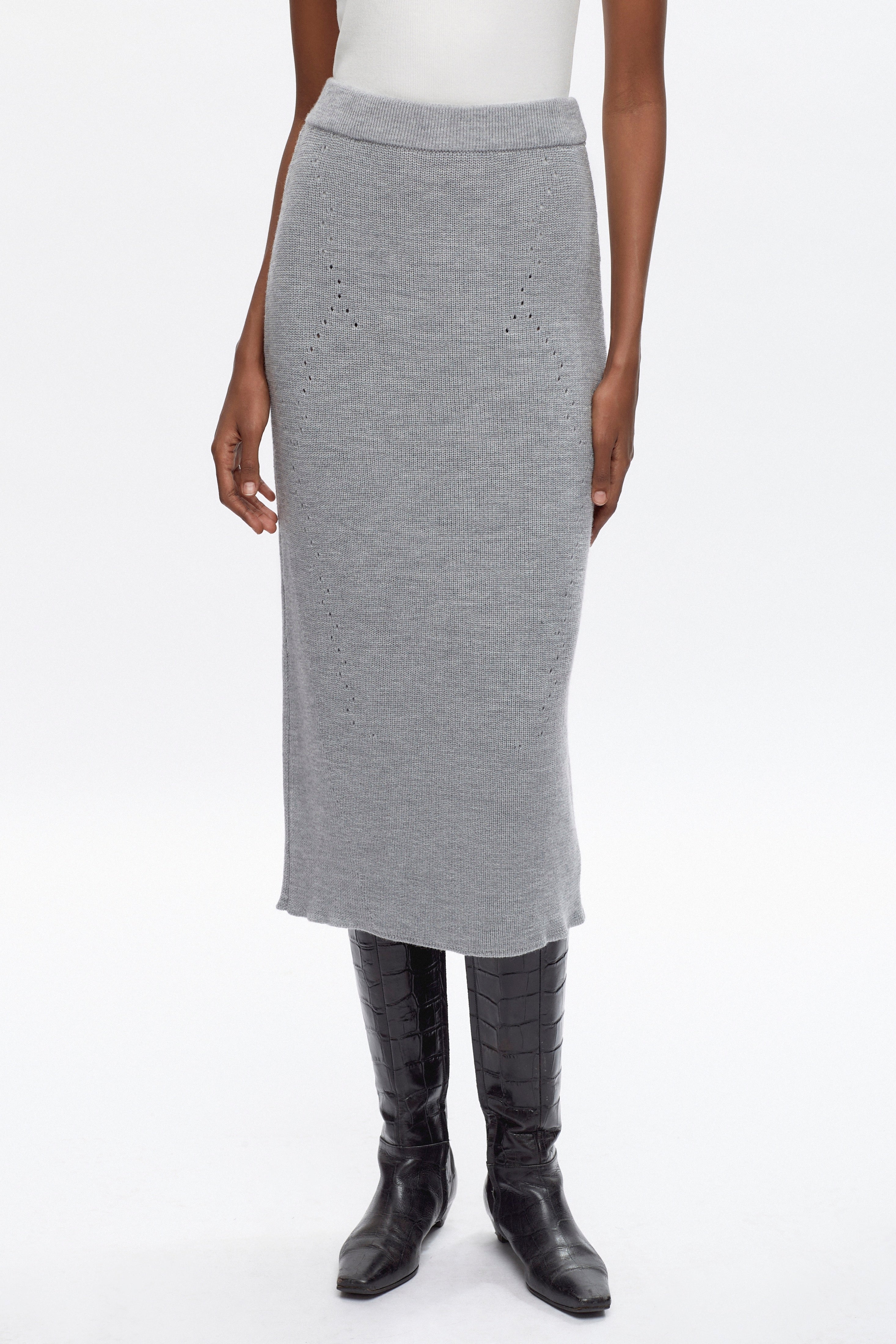 Rembo is 5ft 11in, a regular XS and wearing an XS.