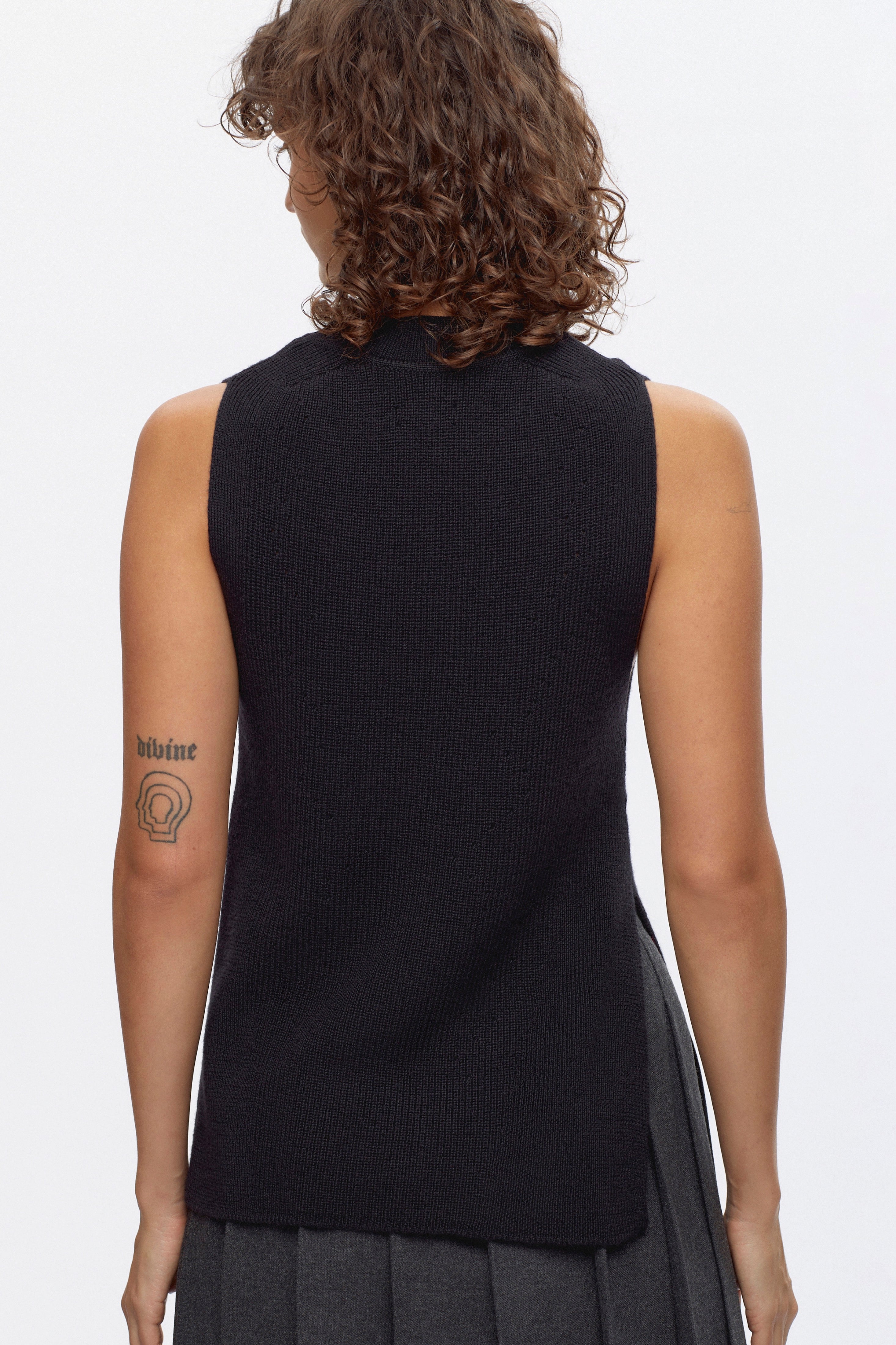 Women's Maadi Vest in Black