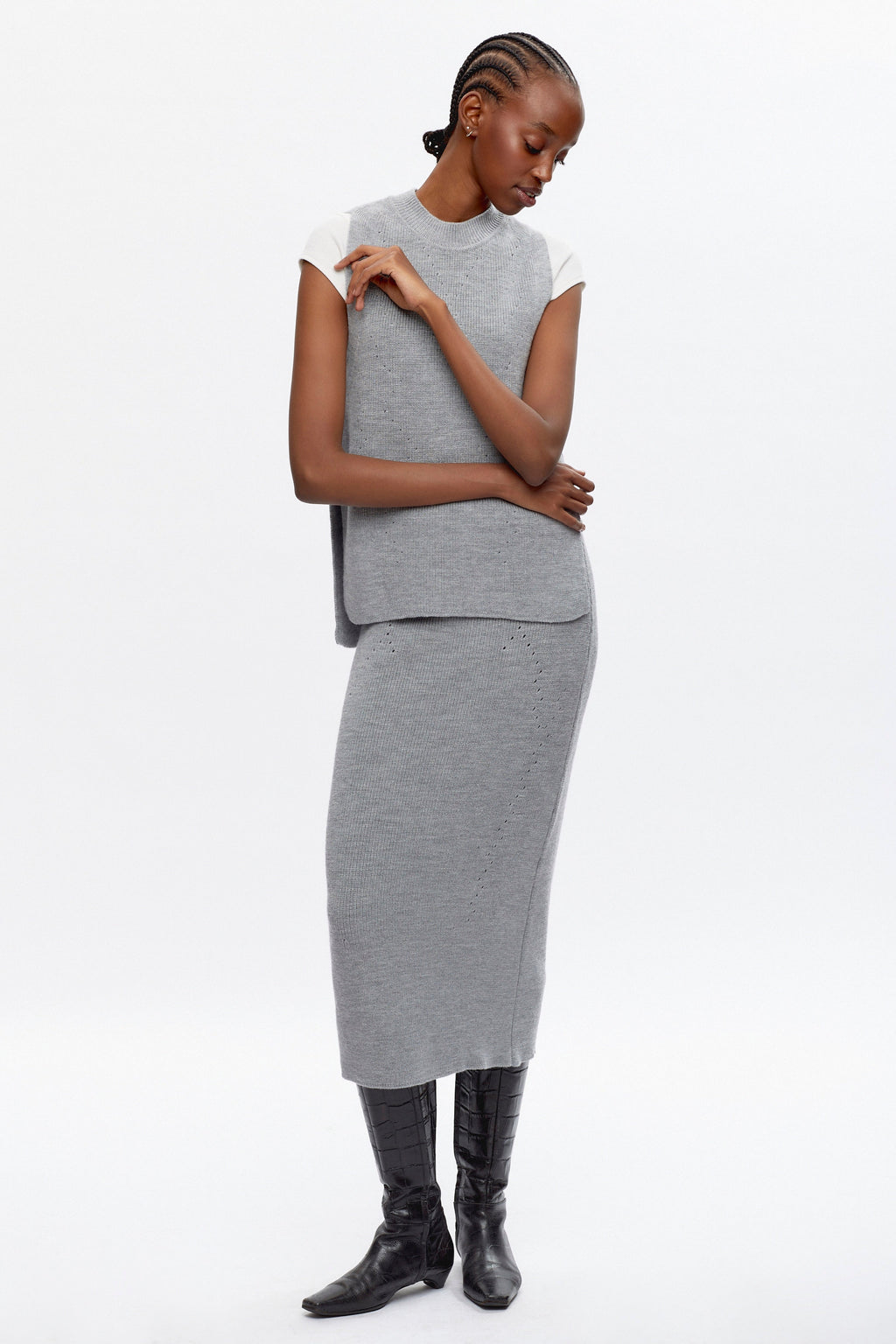 Rembo is 5ft 11in, a regular XS and wearing a XS.