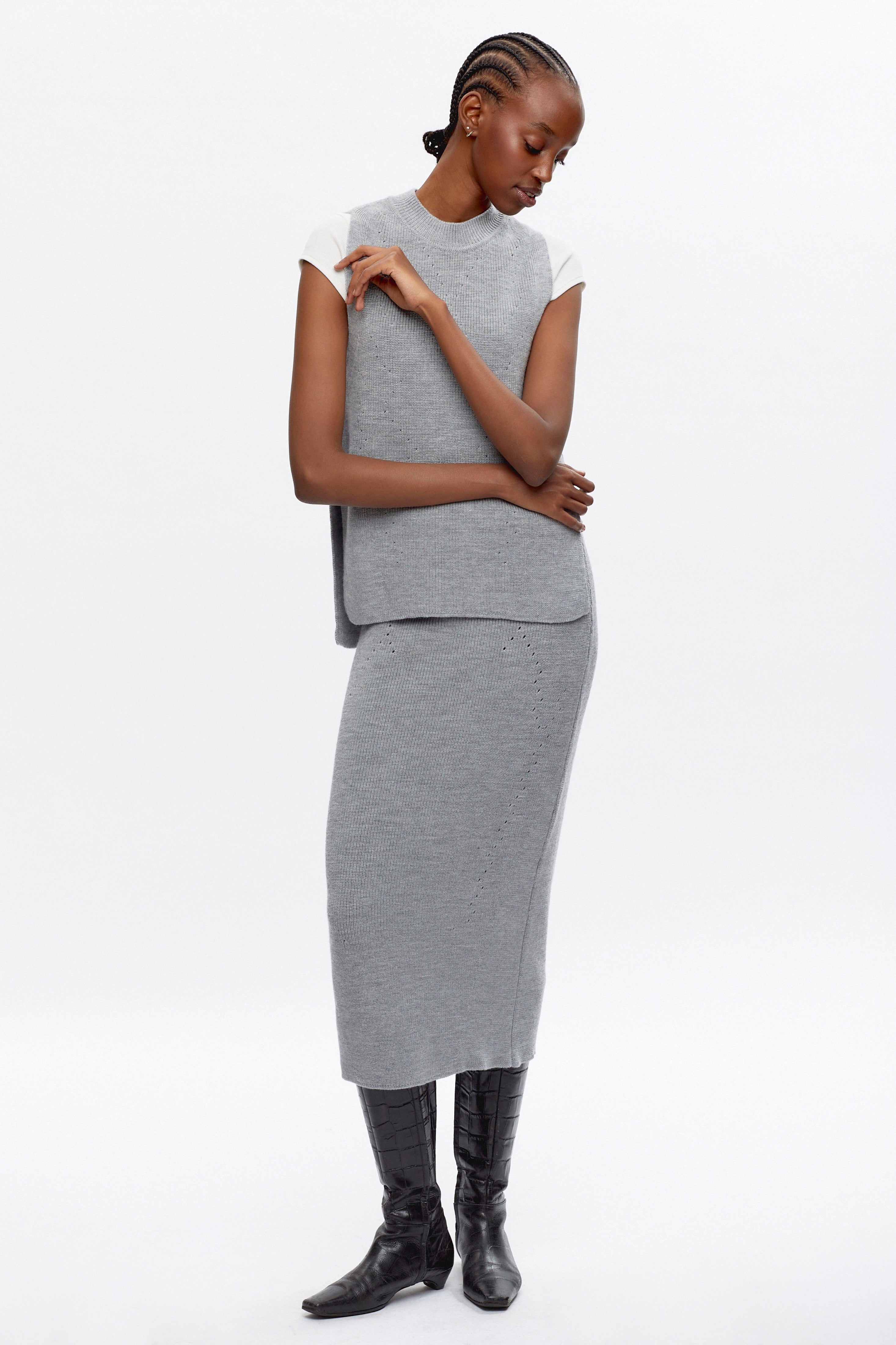 Rembo is 5ft 11in, a regular XS and wearing a XS.