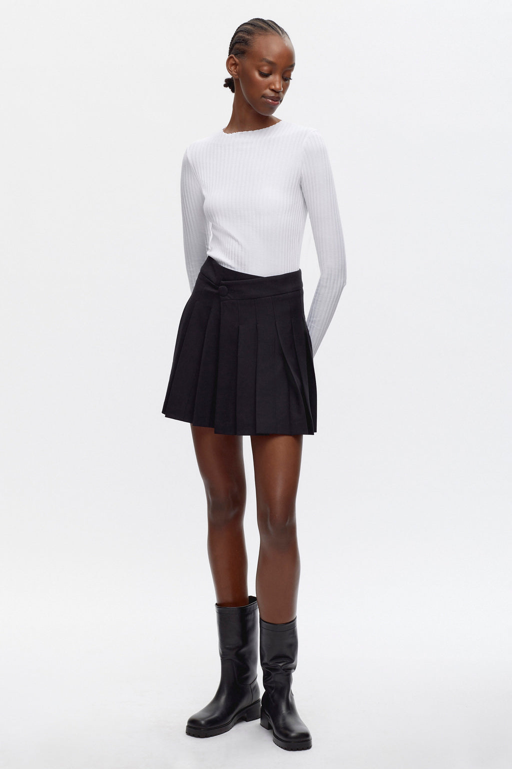 Rembo is 5'11, is a regular XS and is wearing an XS