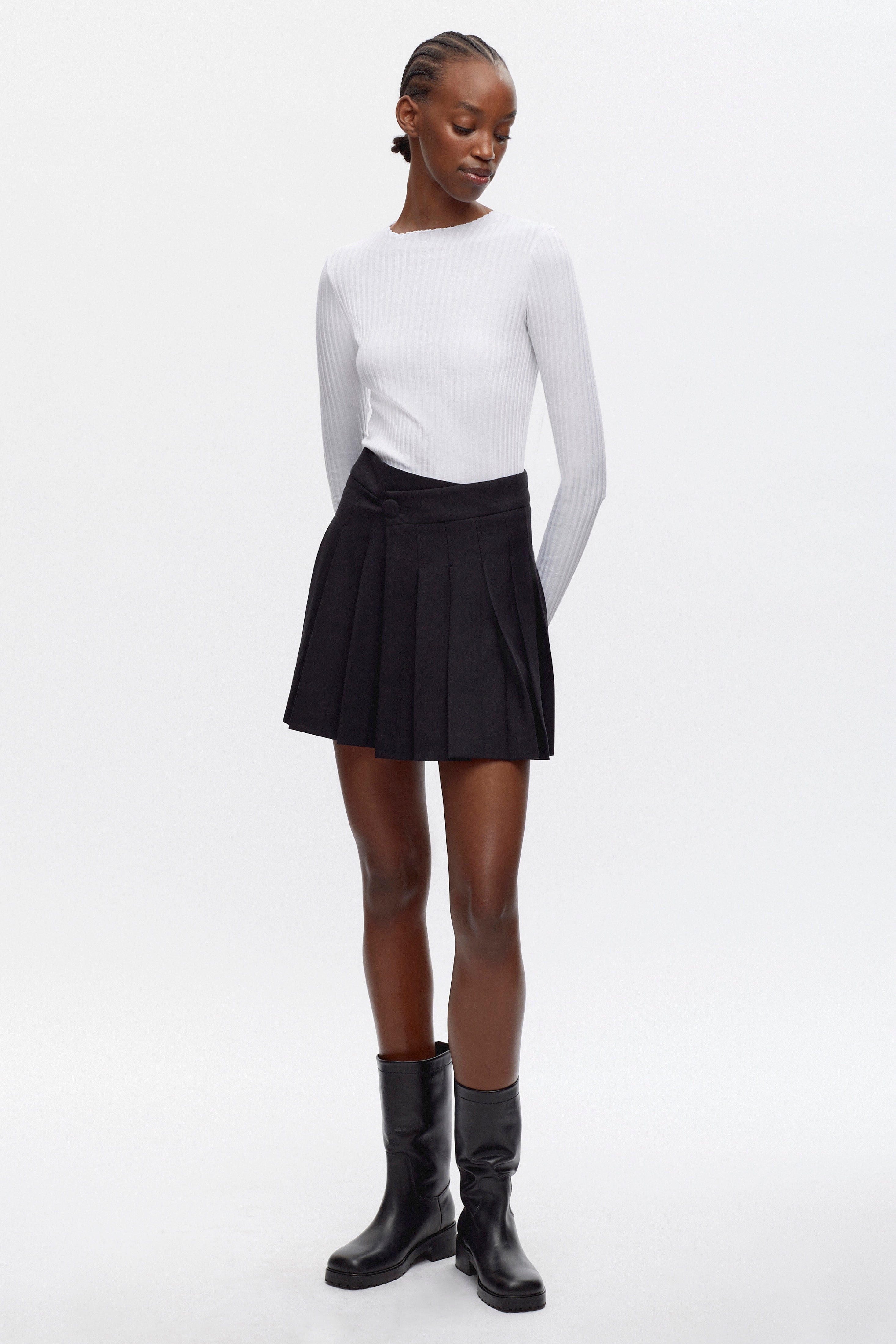 Rembo is 5'11, is a regular XS and is wearing an XS