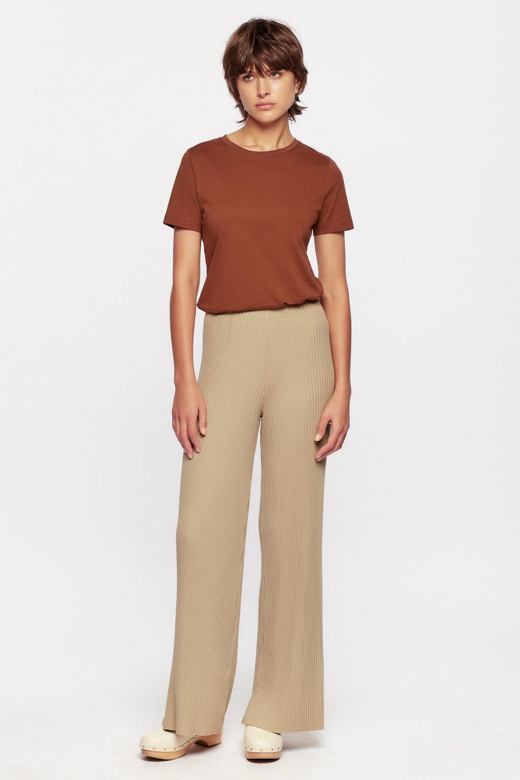 Chey is 5ft 9in, a regular size S and wearing a S.