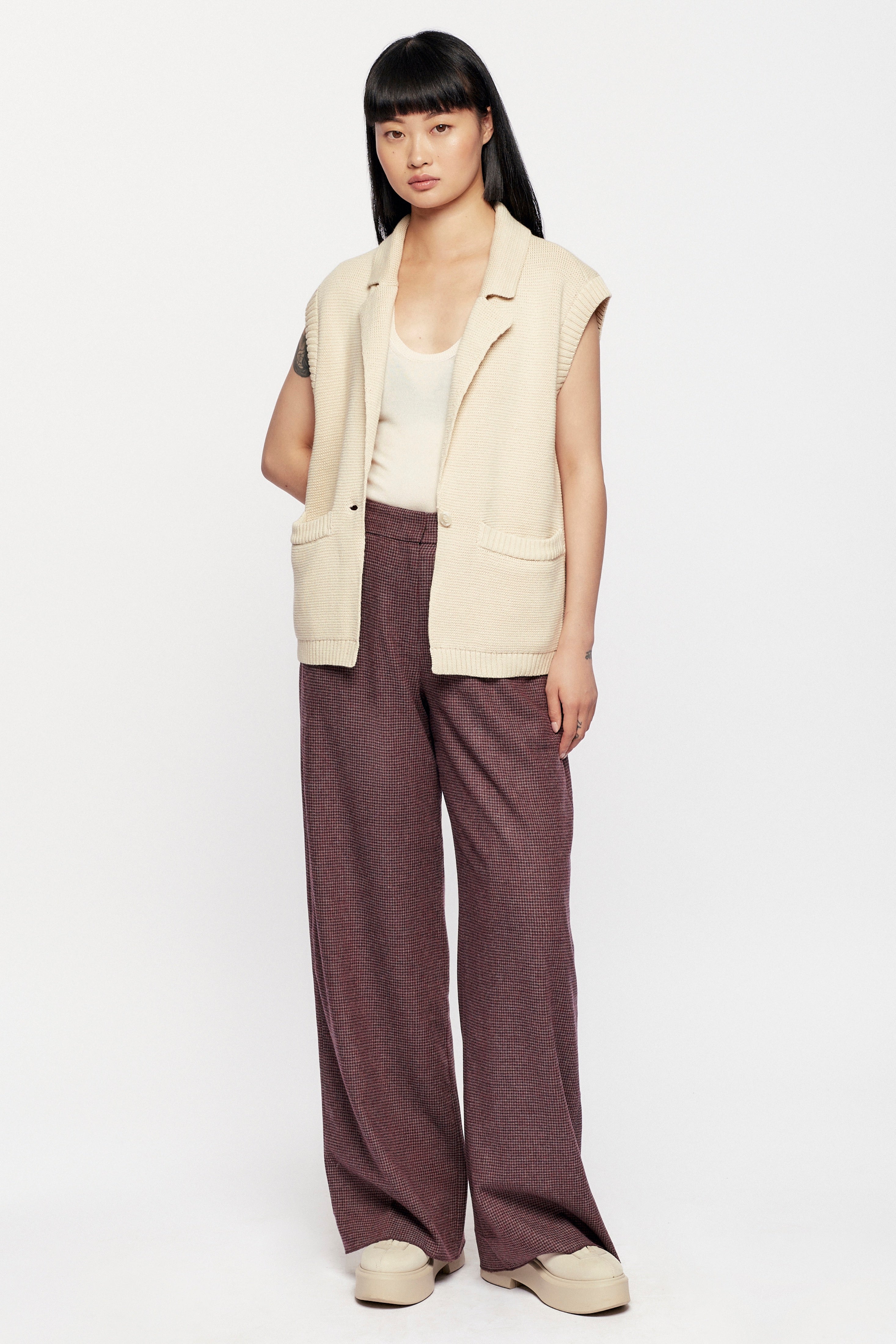 Fangyi is 5ft 8in, a regular size 25 and wearing a 26.