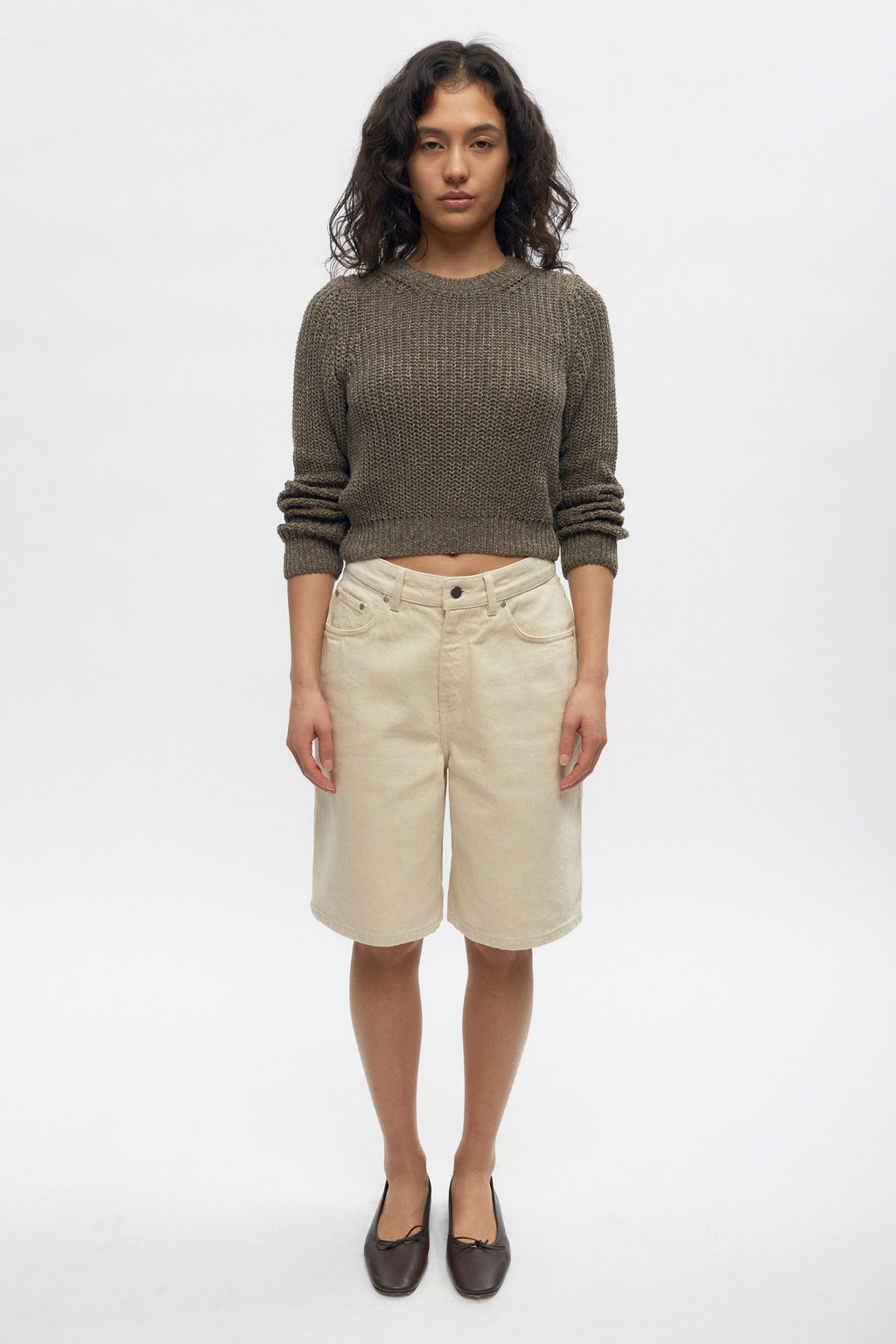 Zoe is 5’7" is a regular S and is wearing a M.