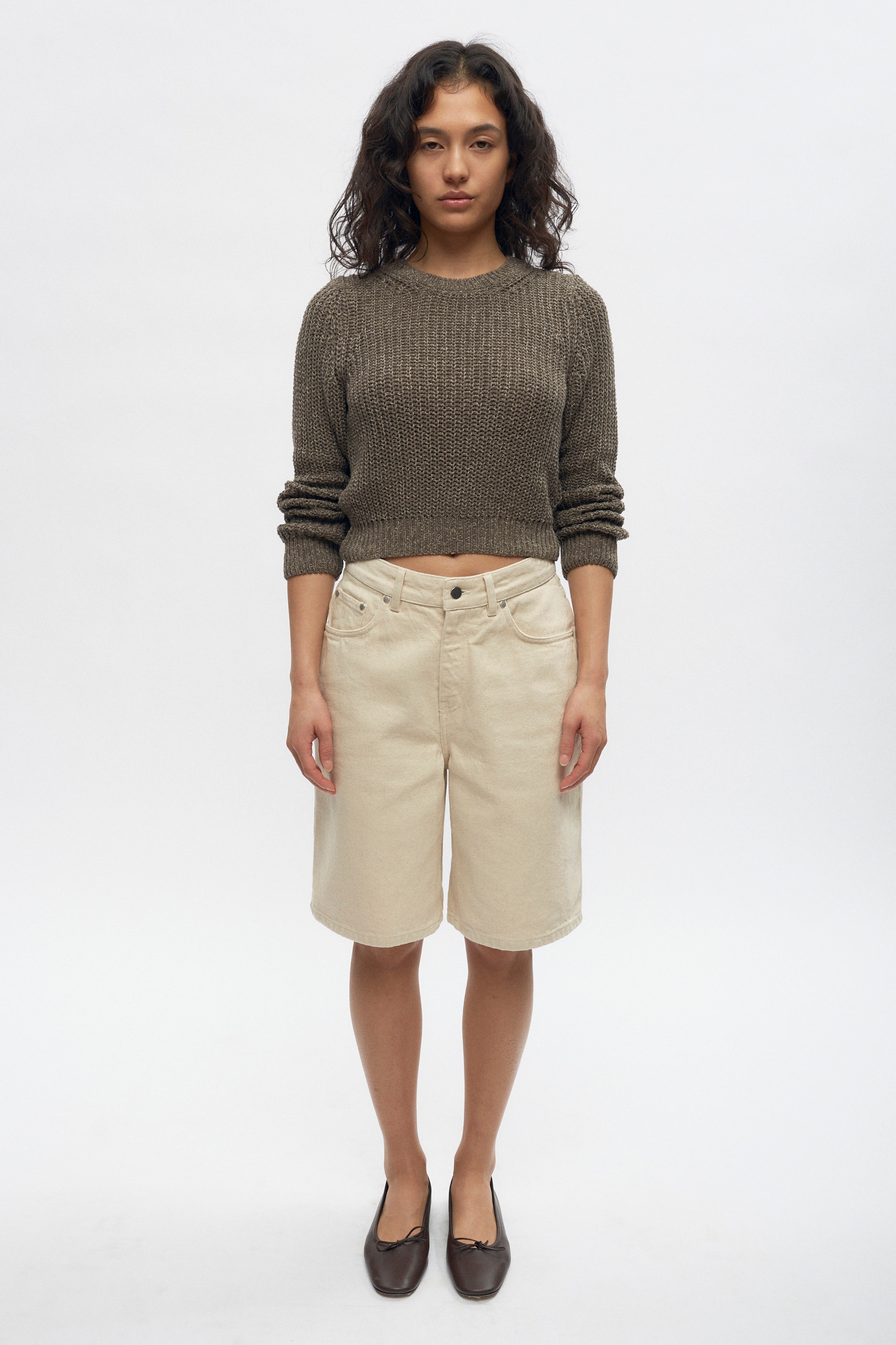 Zoe is 5’7" is a regular S and is wearing a M.