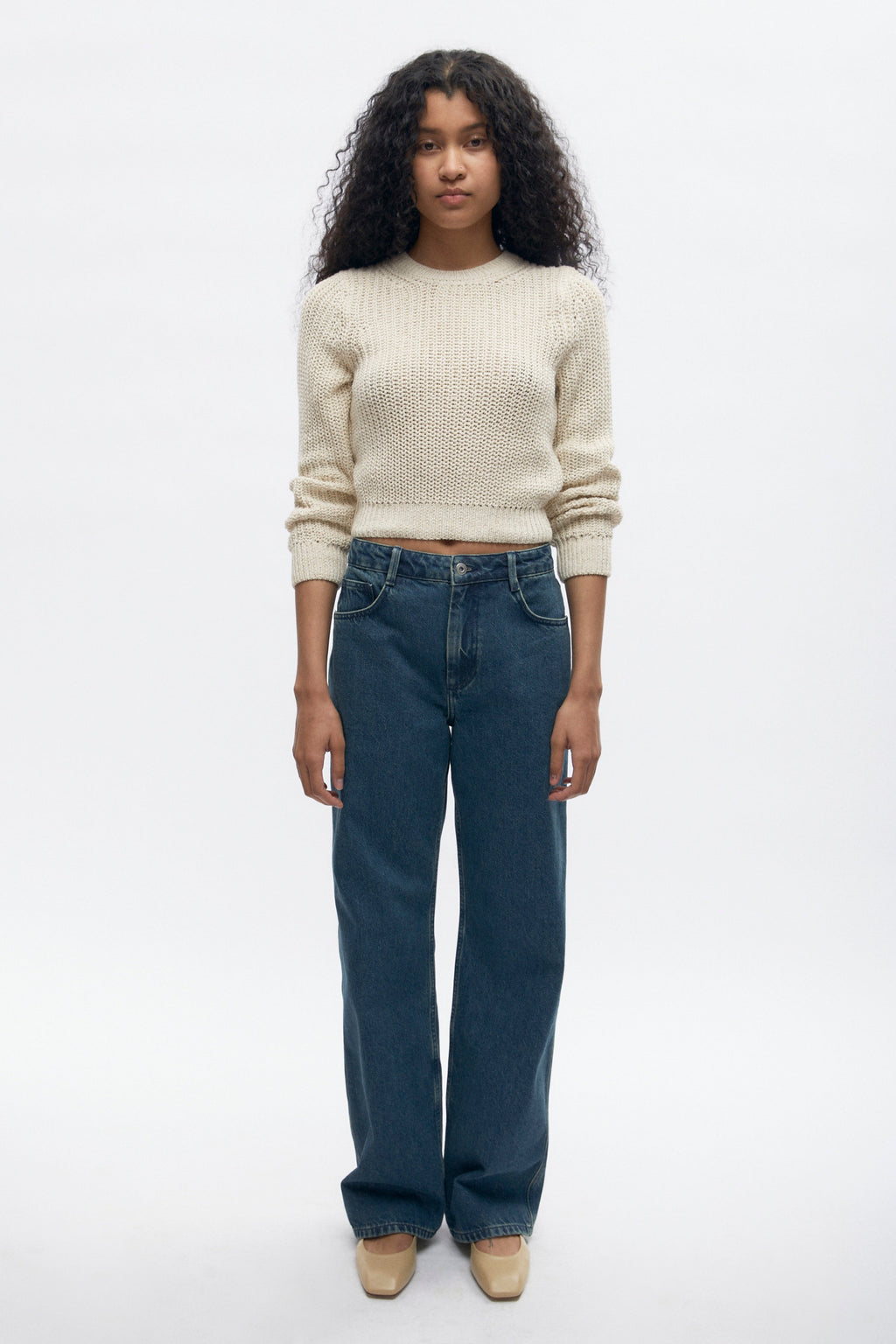 Inari is 5'10" is a regular S and is wearing an S.