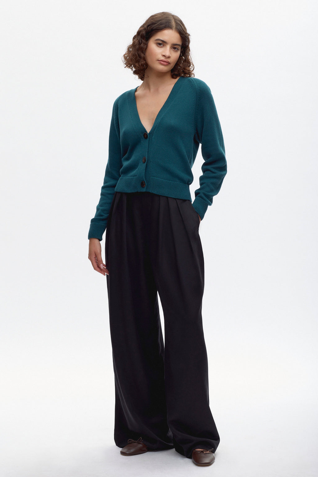 Elizabeth is 5'9, is a regular 26 and is wearing a 26.