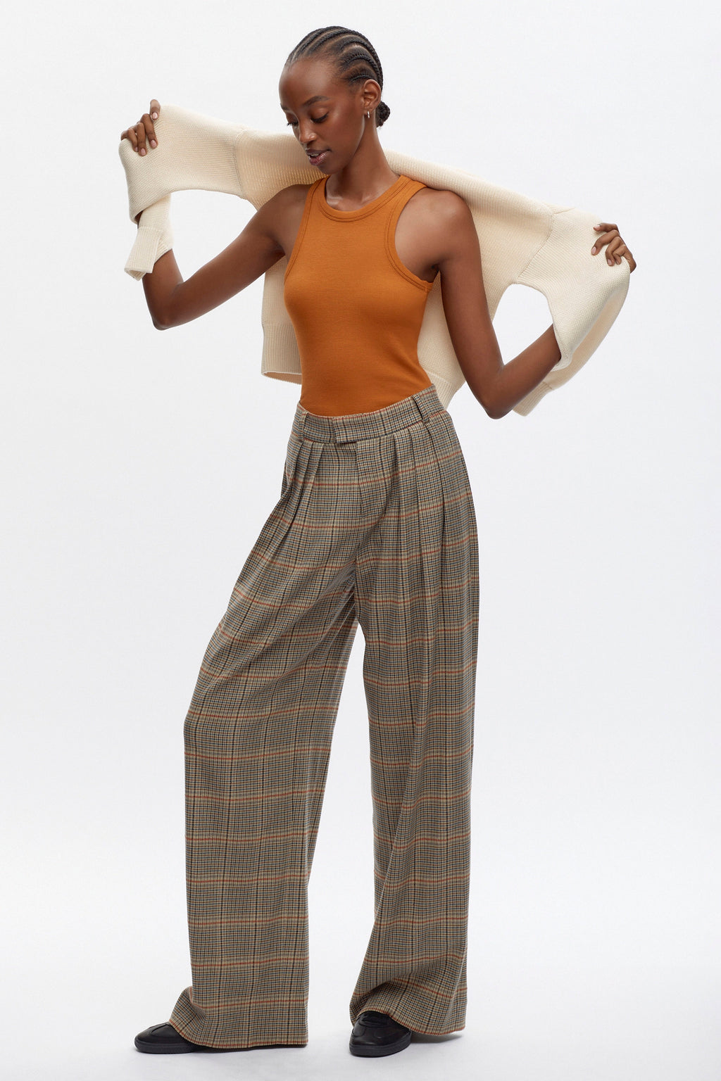 Rembo is 5'11, a regular 26 and is wearing a 26.