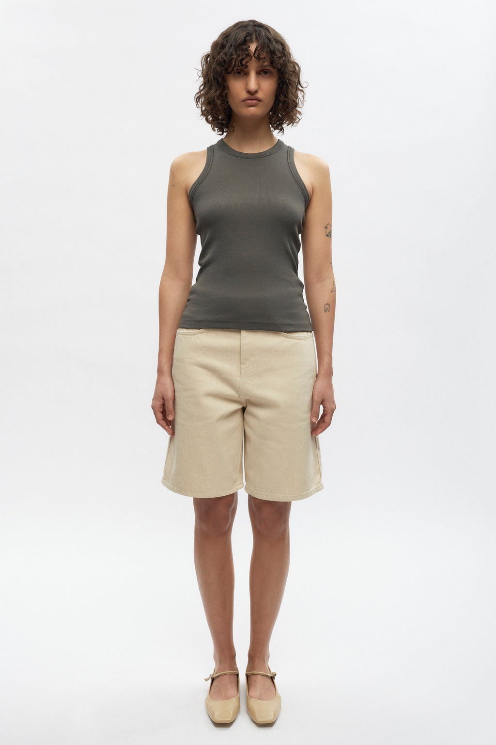 Francis is 5ft 9.5in, a regular size XS and wearing a XS.