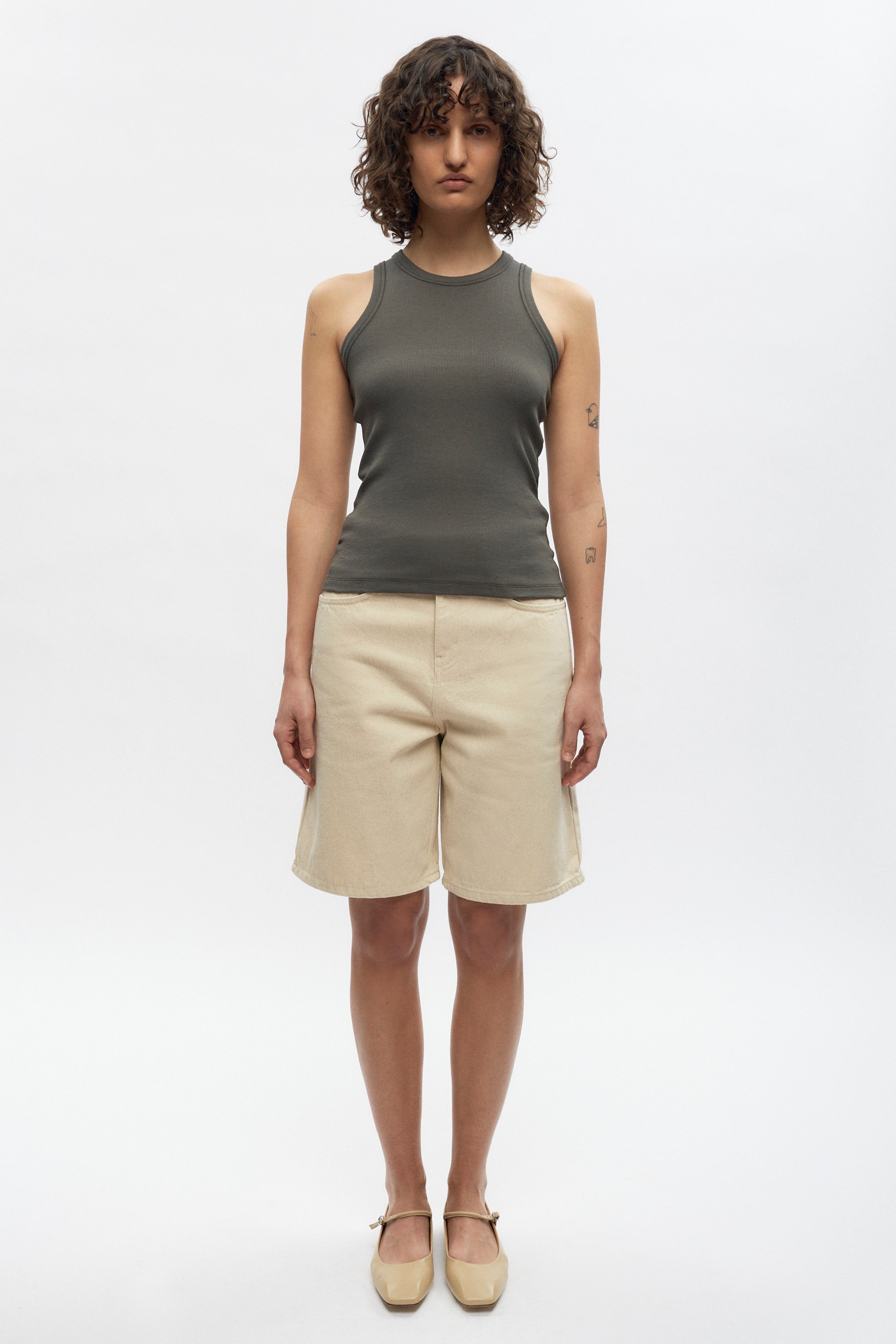 Francis is 5ft 9.5in, a regular size XS and wearing a XS.