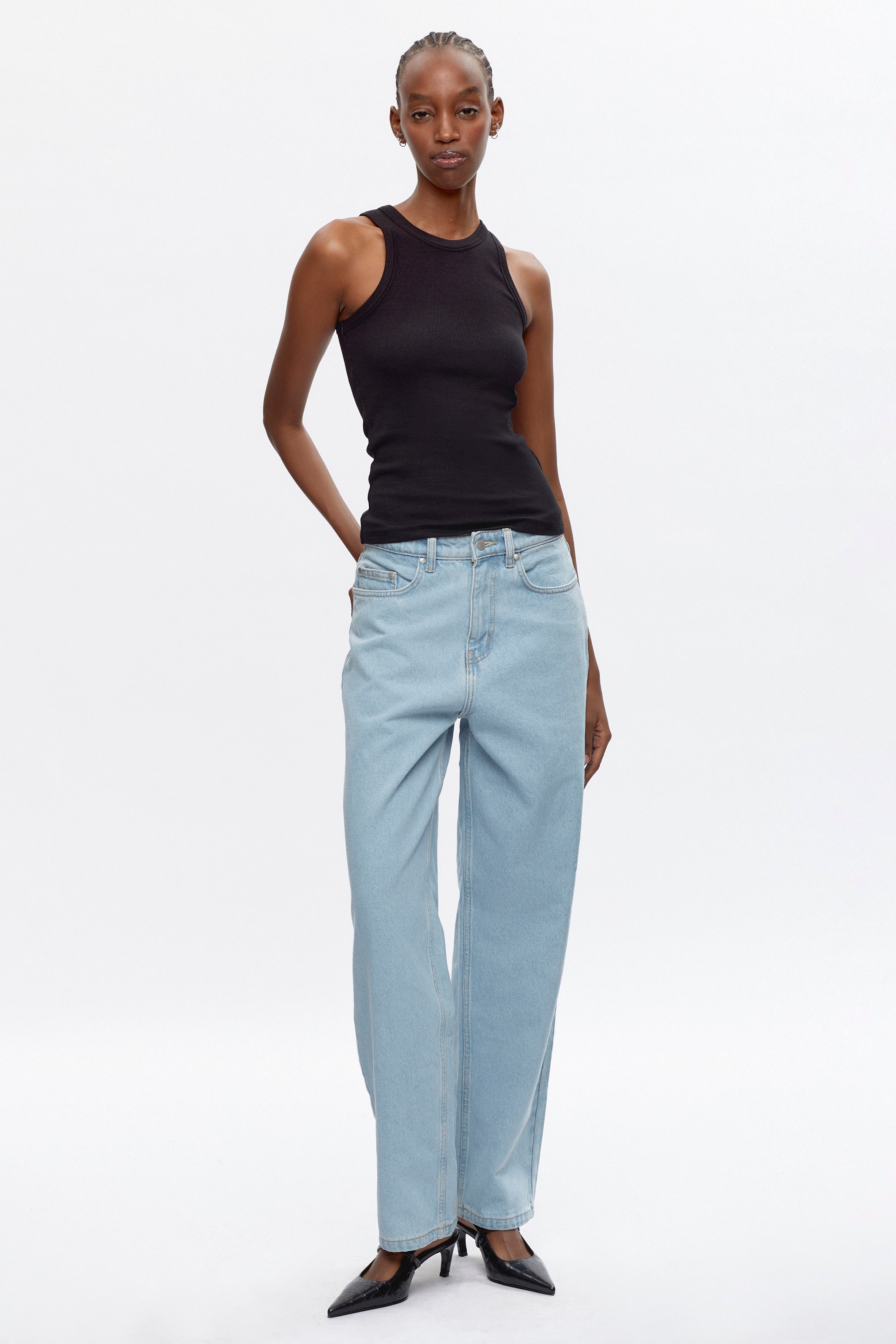 Rembo is 5ft 11in, a regular XS and wearing an XS.