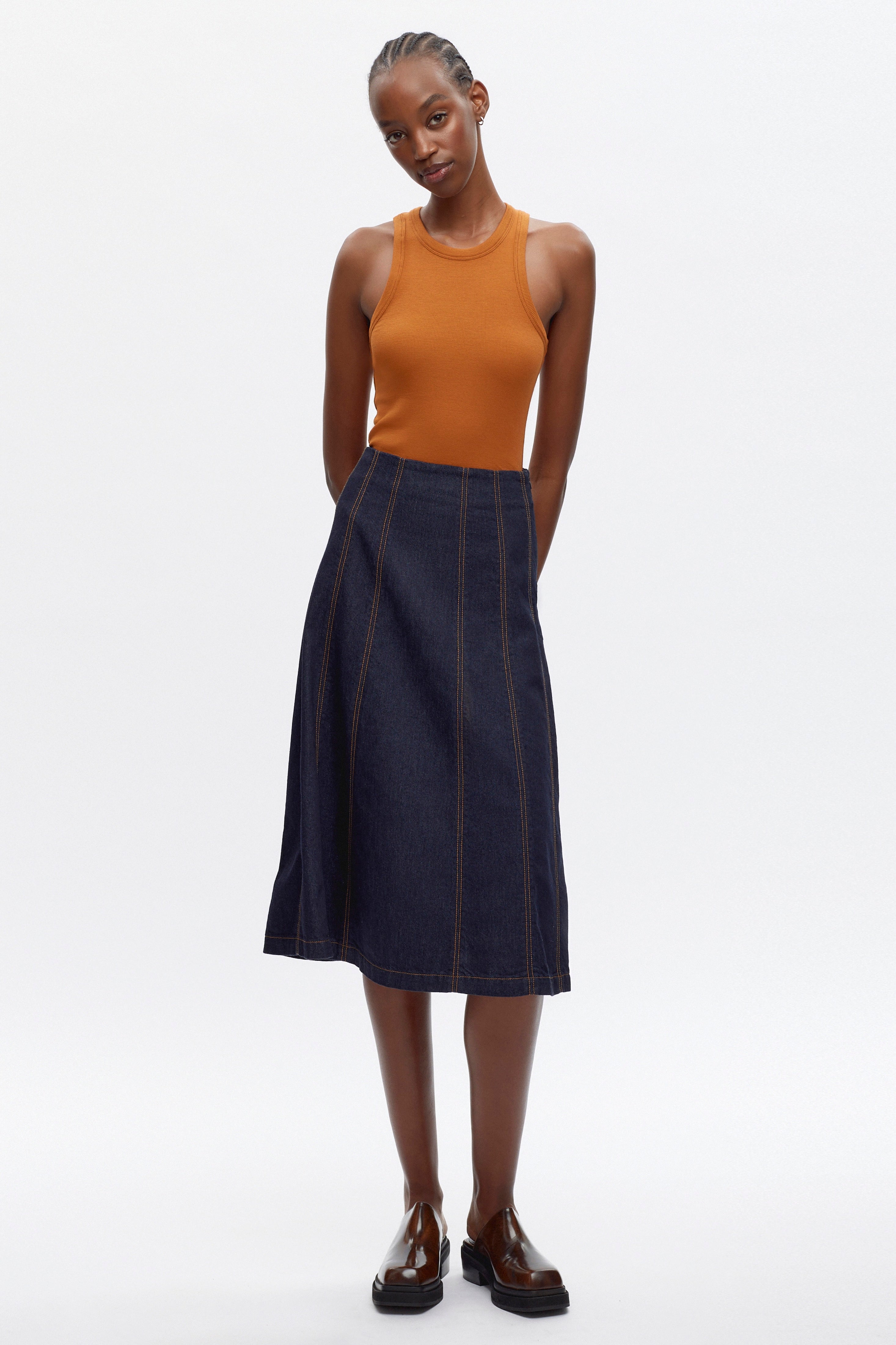 Rembo is 5’11, is a regular XS and is wearing a XS.