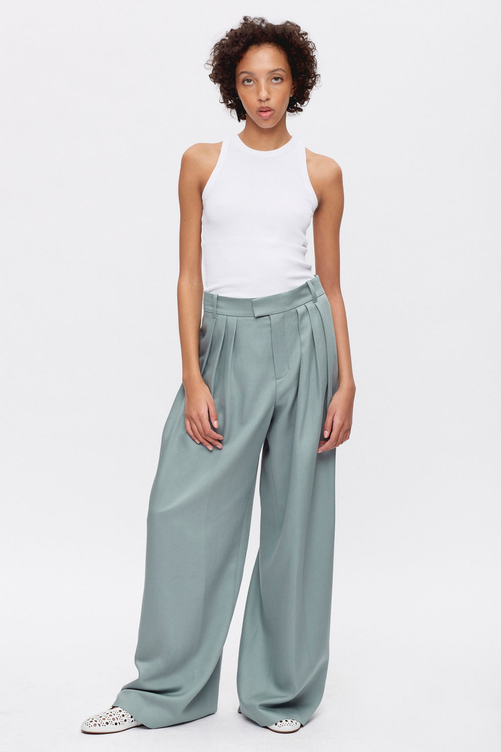 Maya is 5ft 9in, a regular size S and wearing a S.