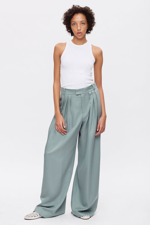 Maya is 5ft 9in, a regular size S and wearing a S.