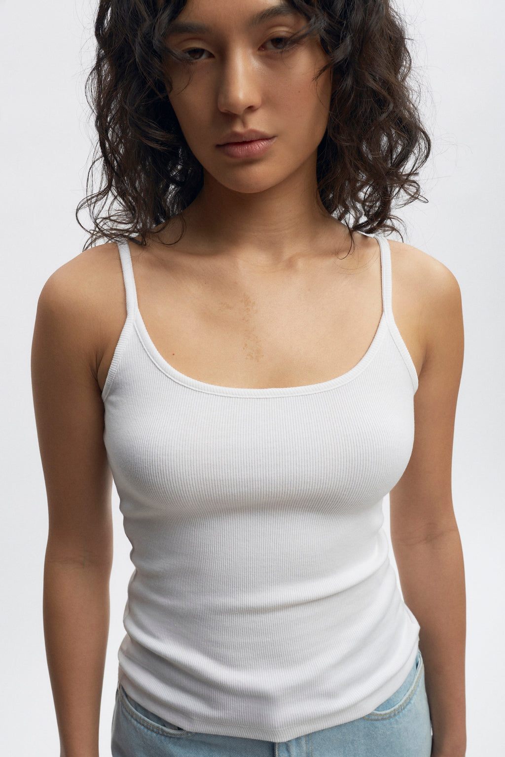 Zoe is 5’7" is a regular S and is wearing a S.