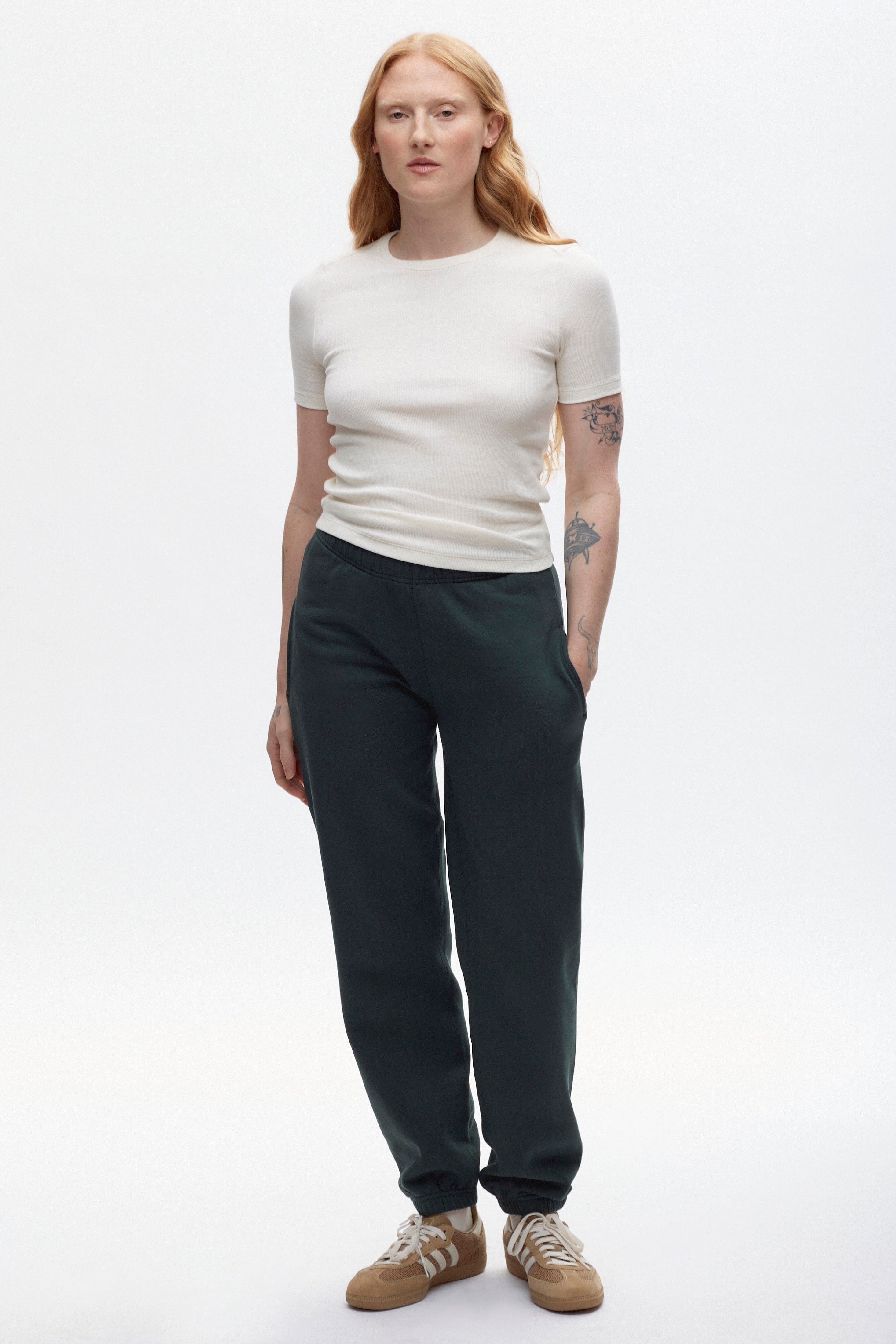 Kyla is 5'7.5, is a regular S and is wearing a S.